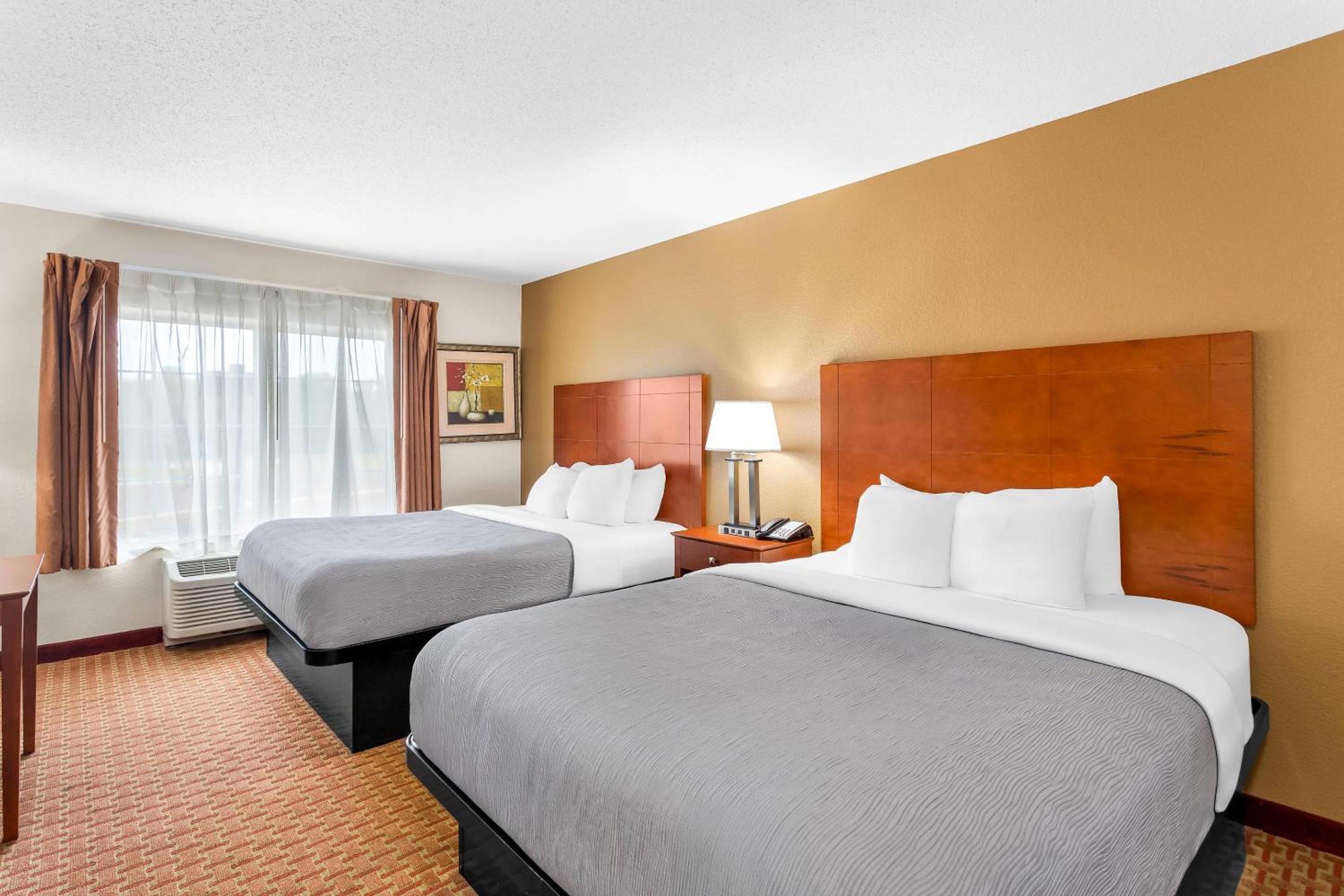 Queen Room with Two Queen Beds - Accessible/Non-Smoking  - Photo 2