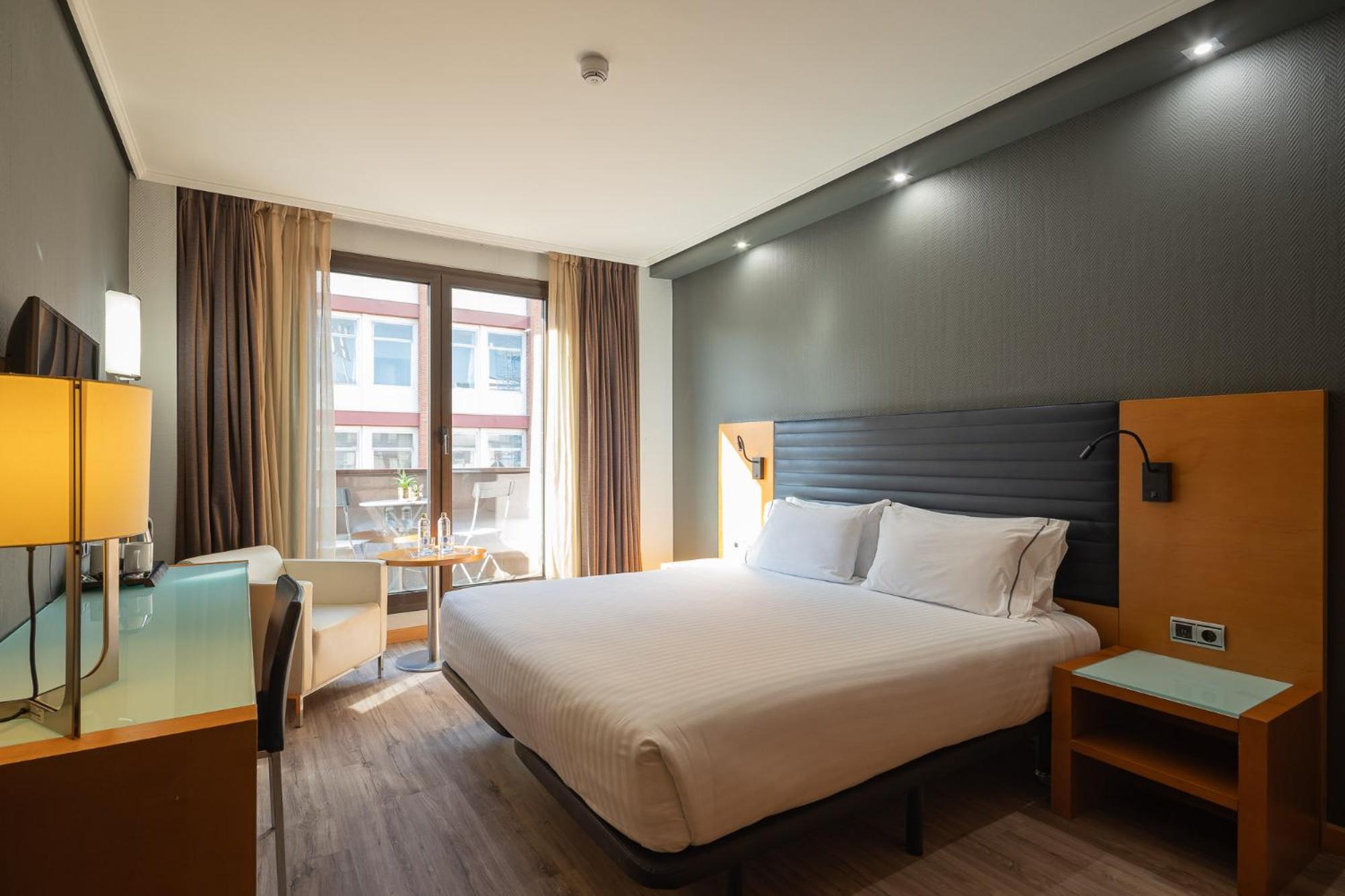 Double or Twin Room with Terrace - Photo 6