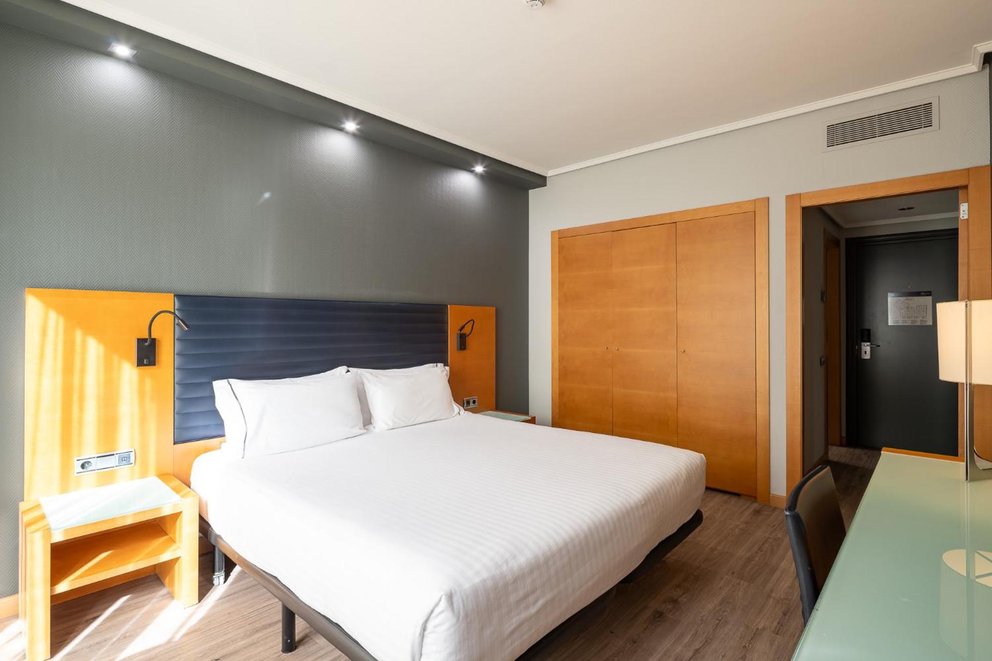 Double or Twin Room with Terrace - Photo 2