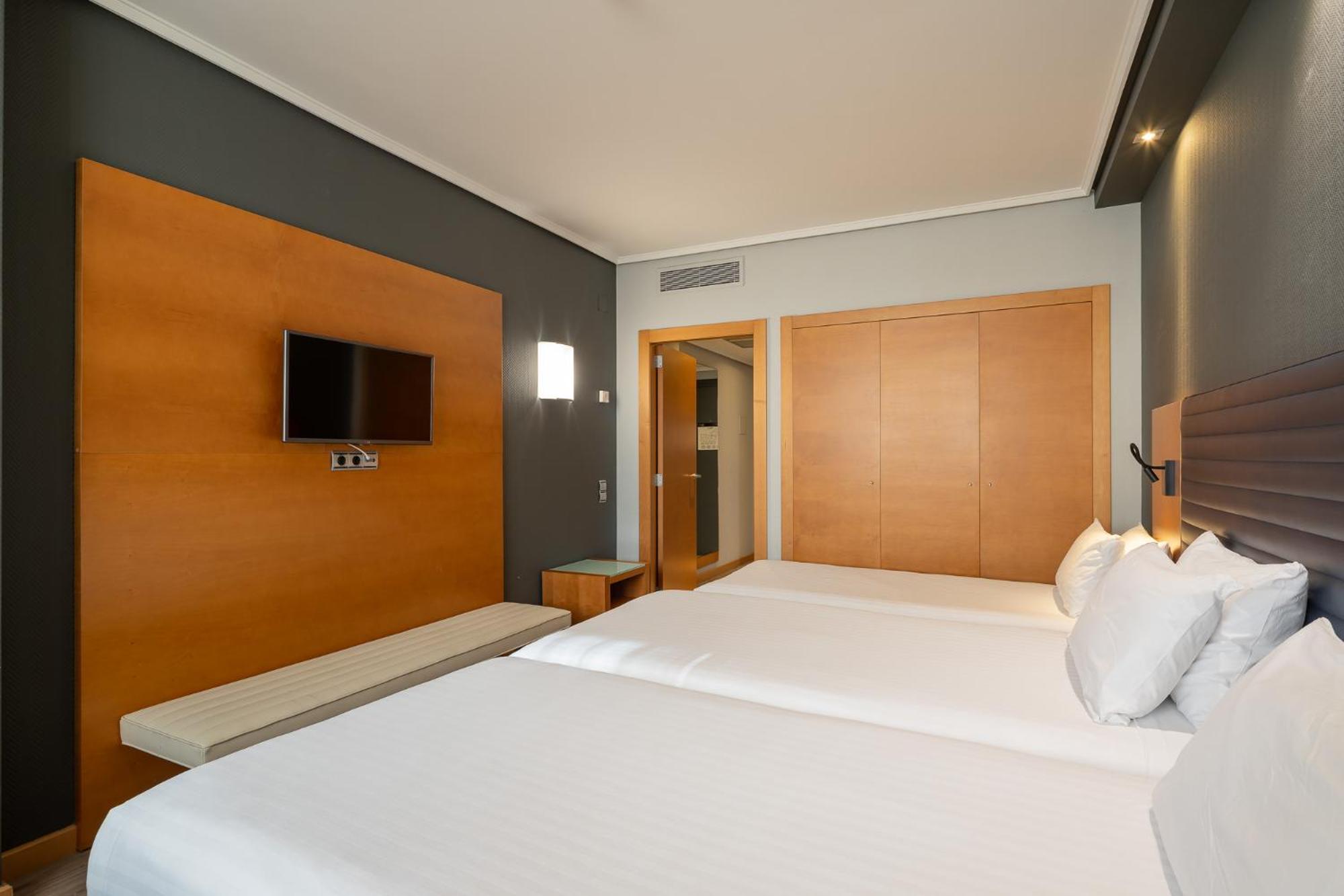 Double or Twin Room with Extra Bed photo 3
