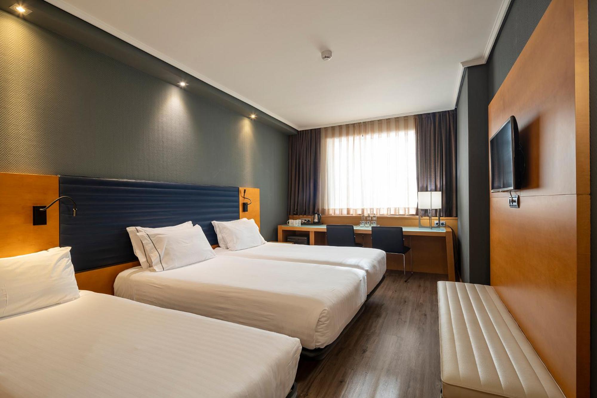 Double or Twin Room with Extra Bed photo 2