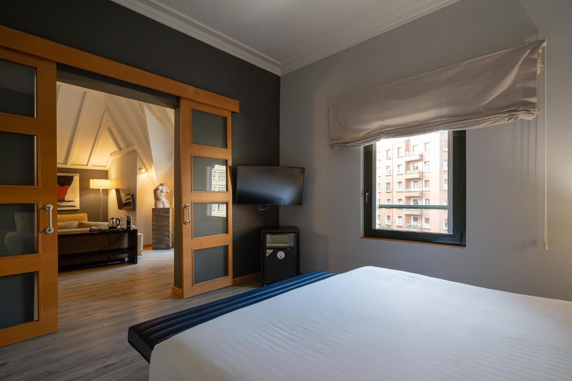 Suite - Photo 3