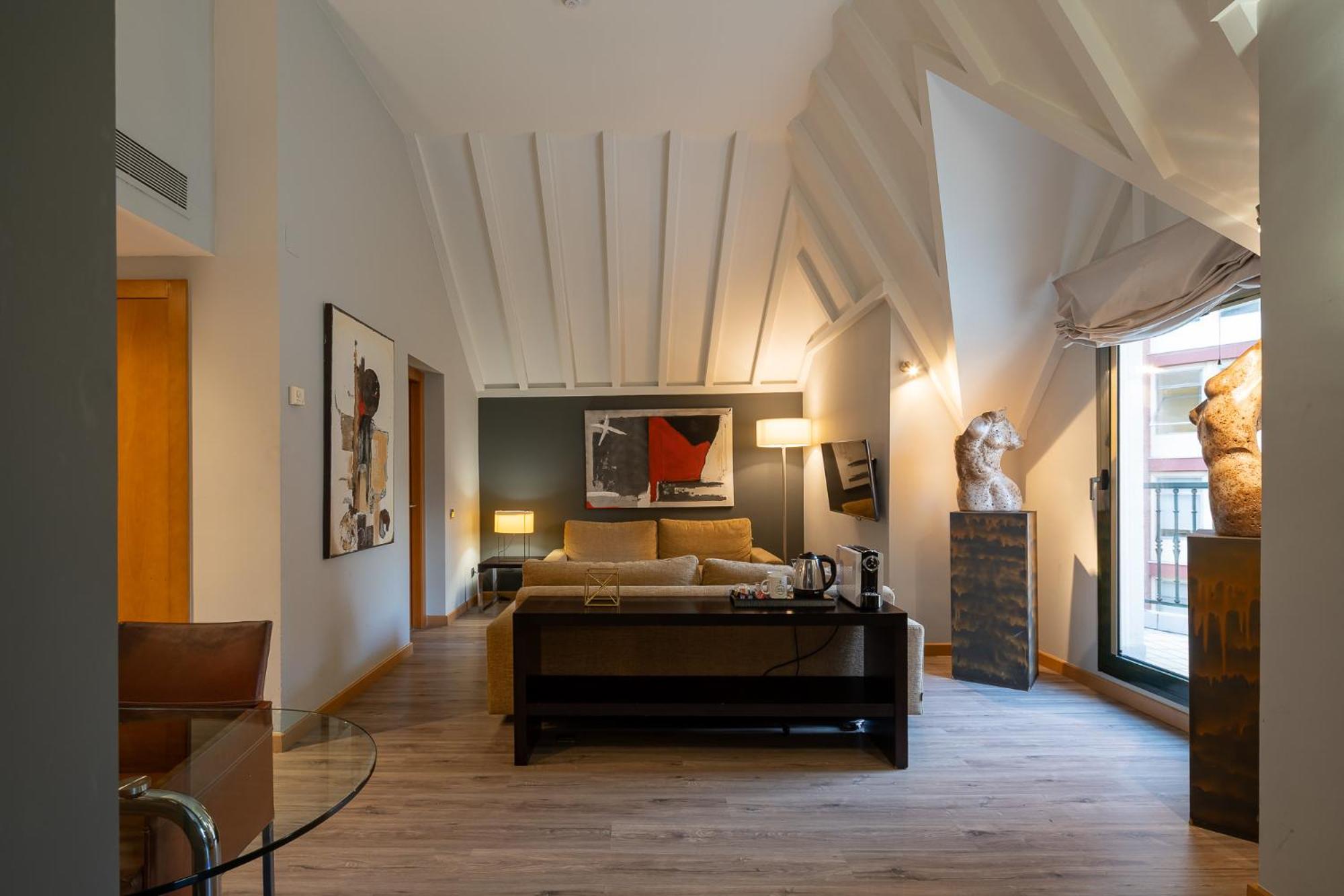 Suite - Photo 5