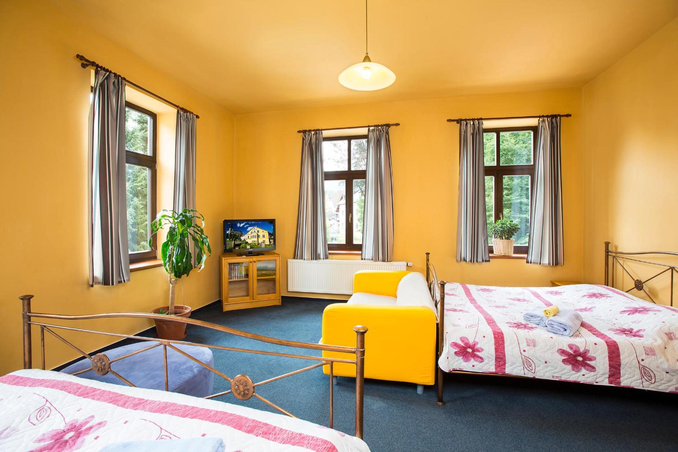 Two-Bedroom Apartment - Photo 7