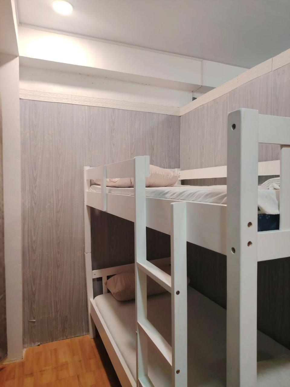 Mixed Dormitory Room
