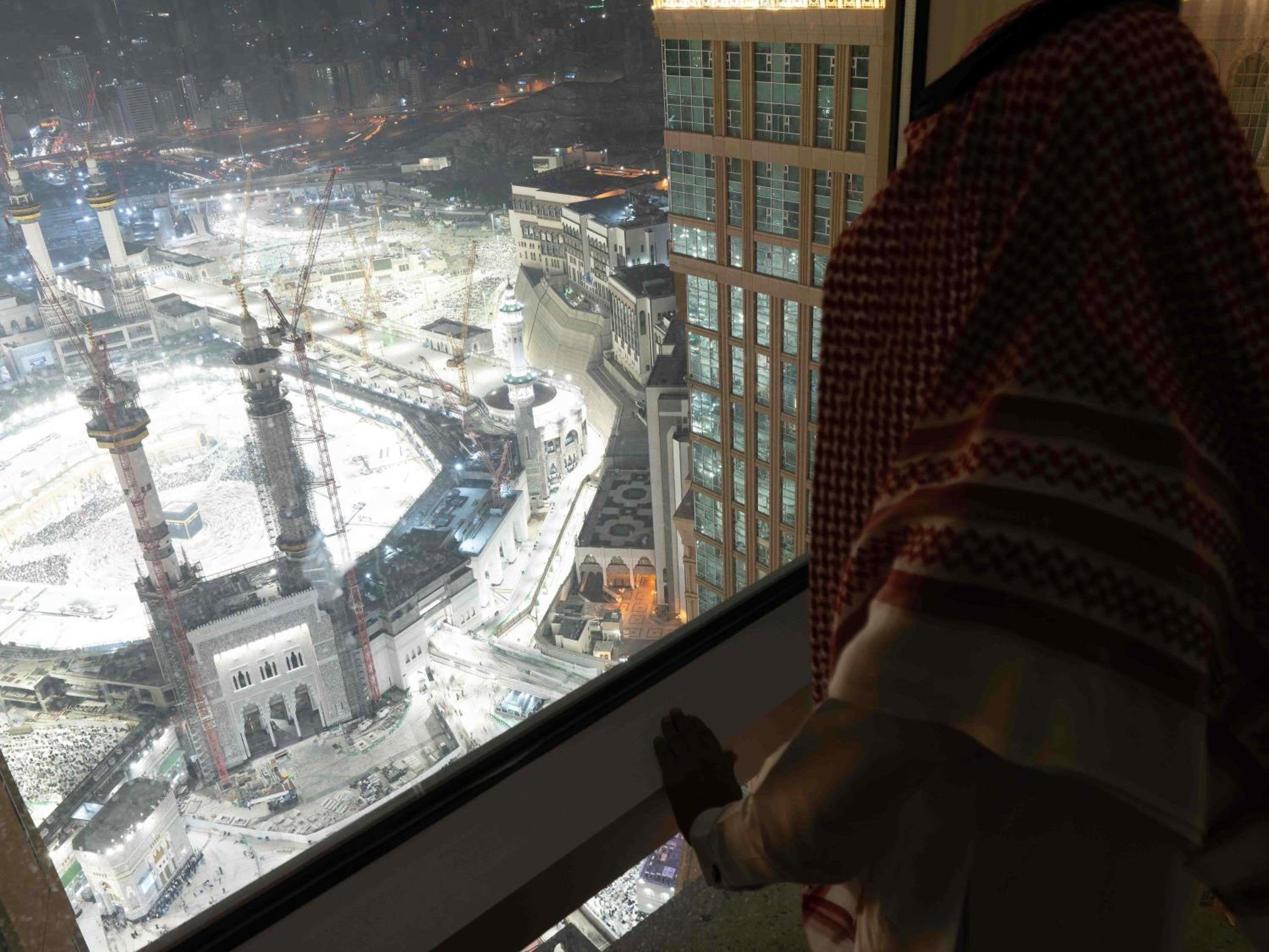 Deluxe Twin Room with Two Single Beds and Partial Kaaba View - Photo 7