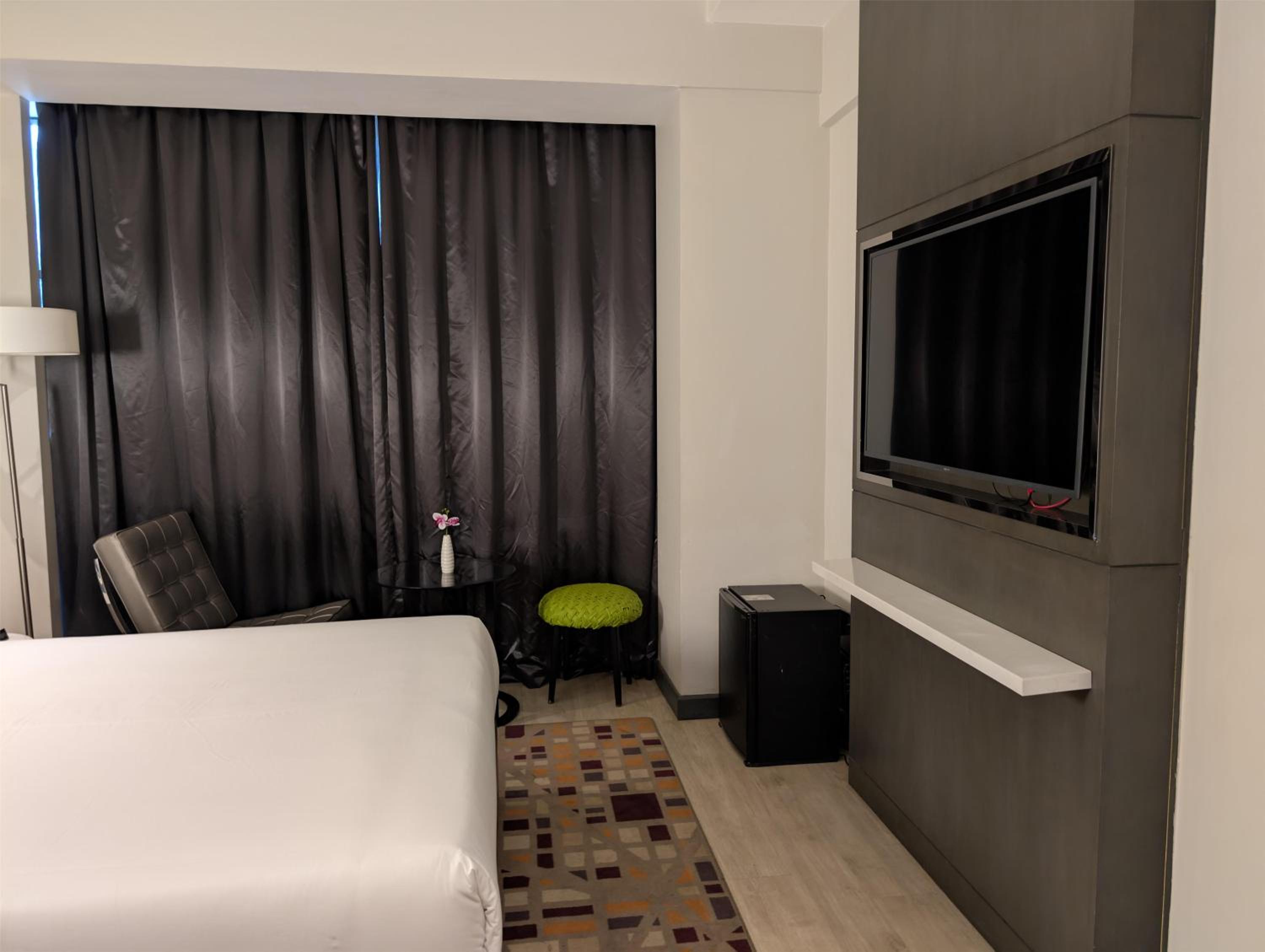 Accessible Superior King Room - Photo 3
