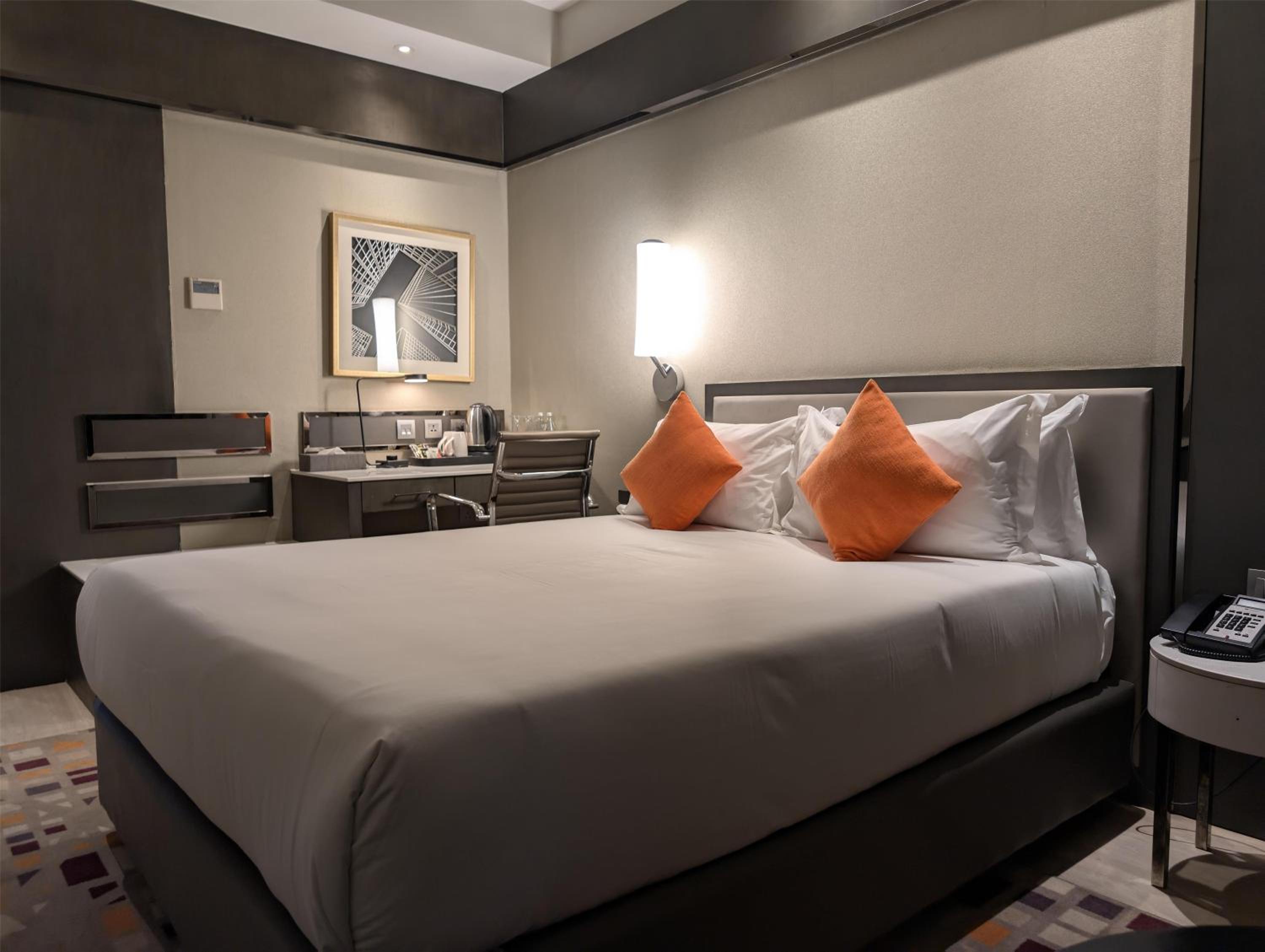 Accessible Superior King Room - Photo 4