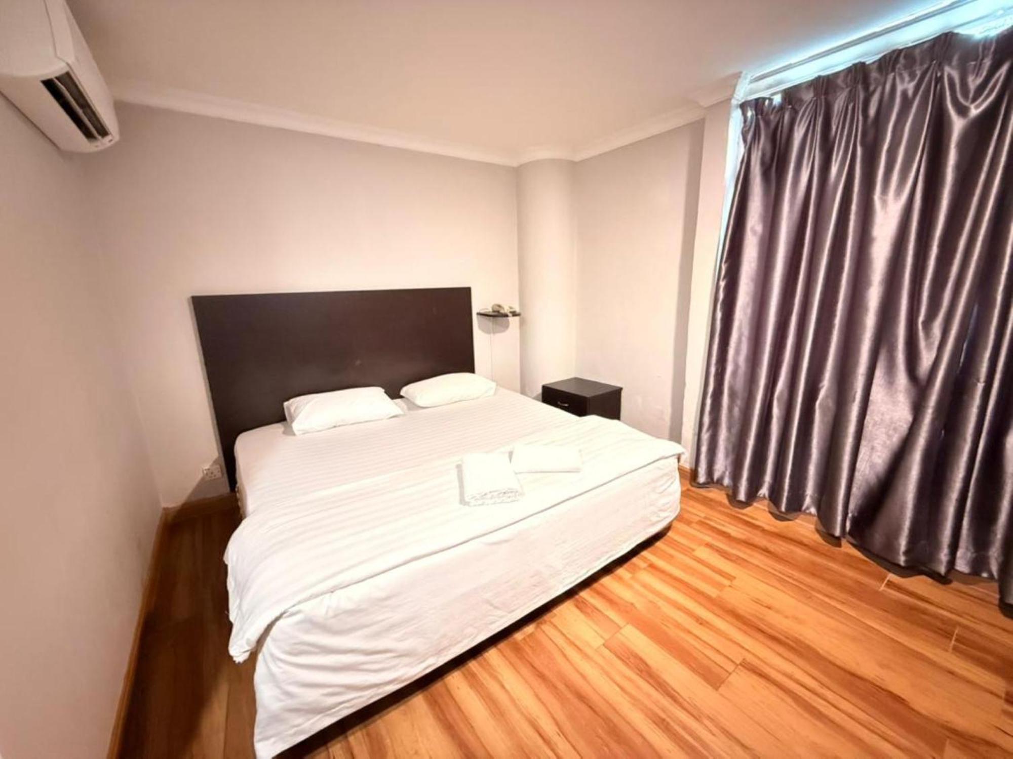 Deluxe Queen Room