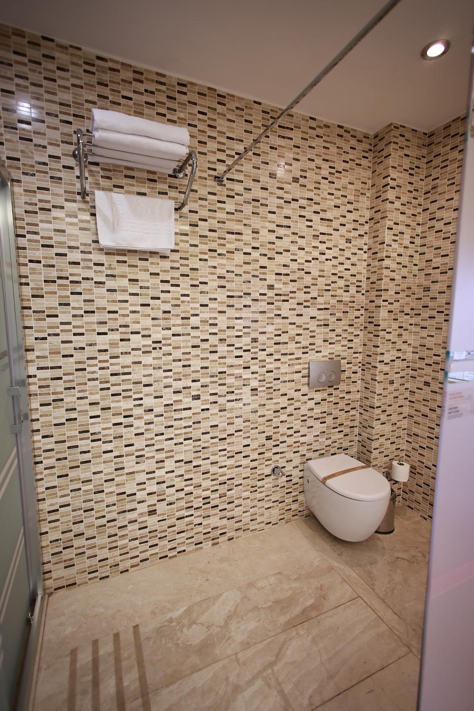 Queen Room with Spa Bath photo 3