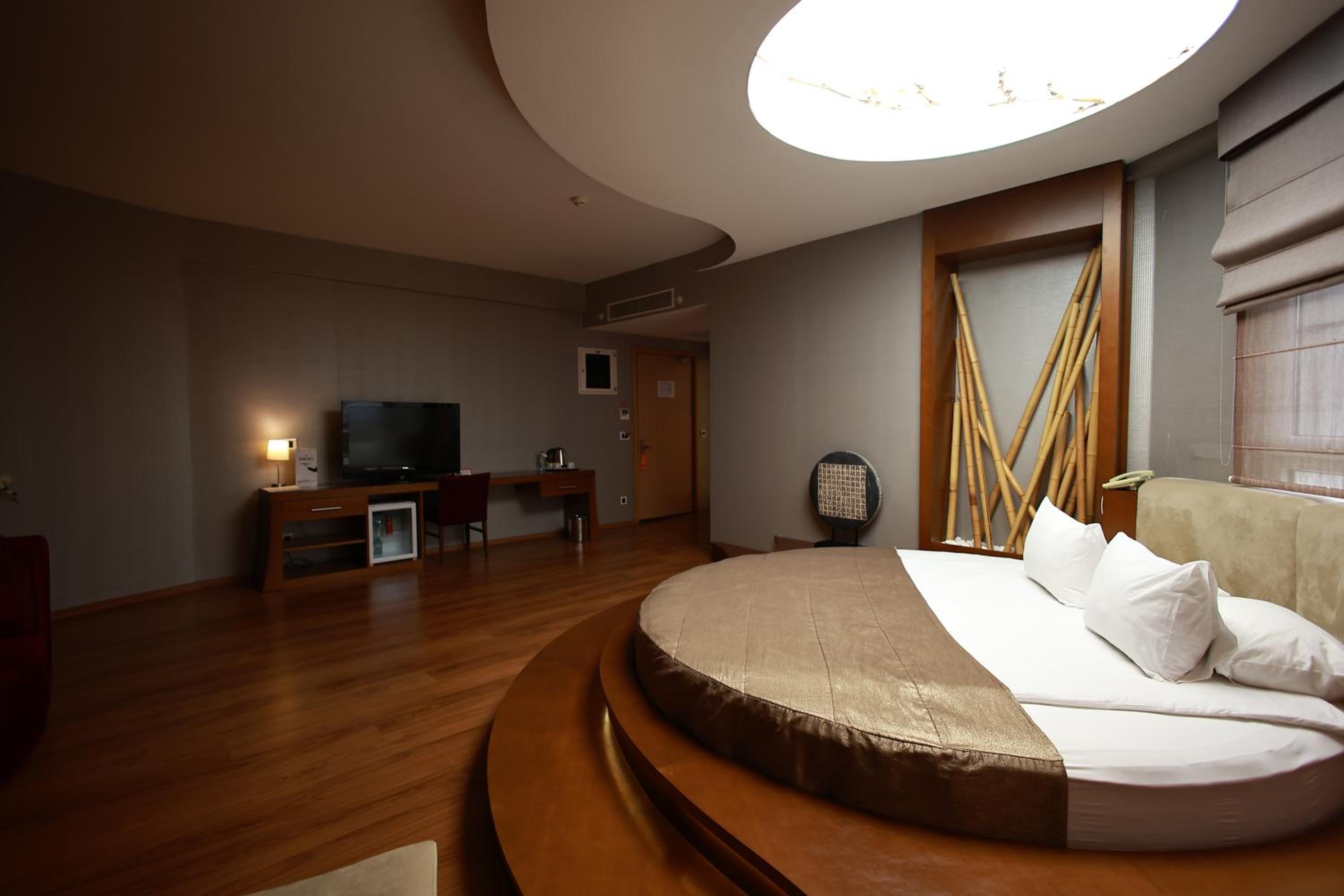Queen Room with Spa Bath