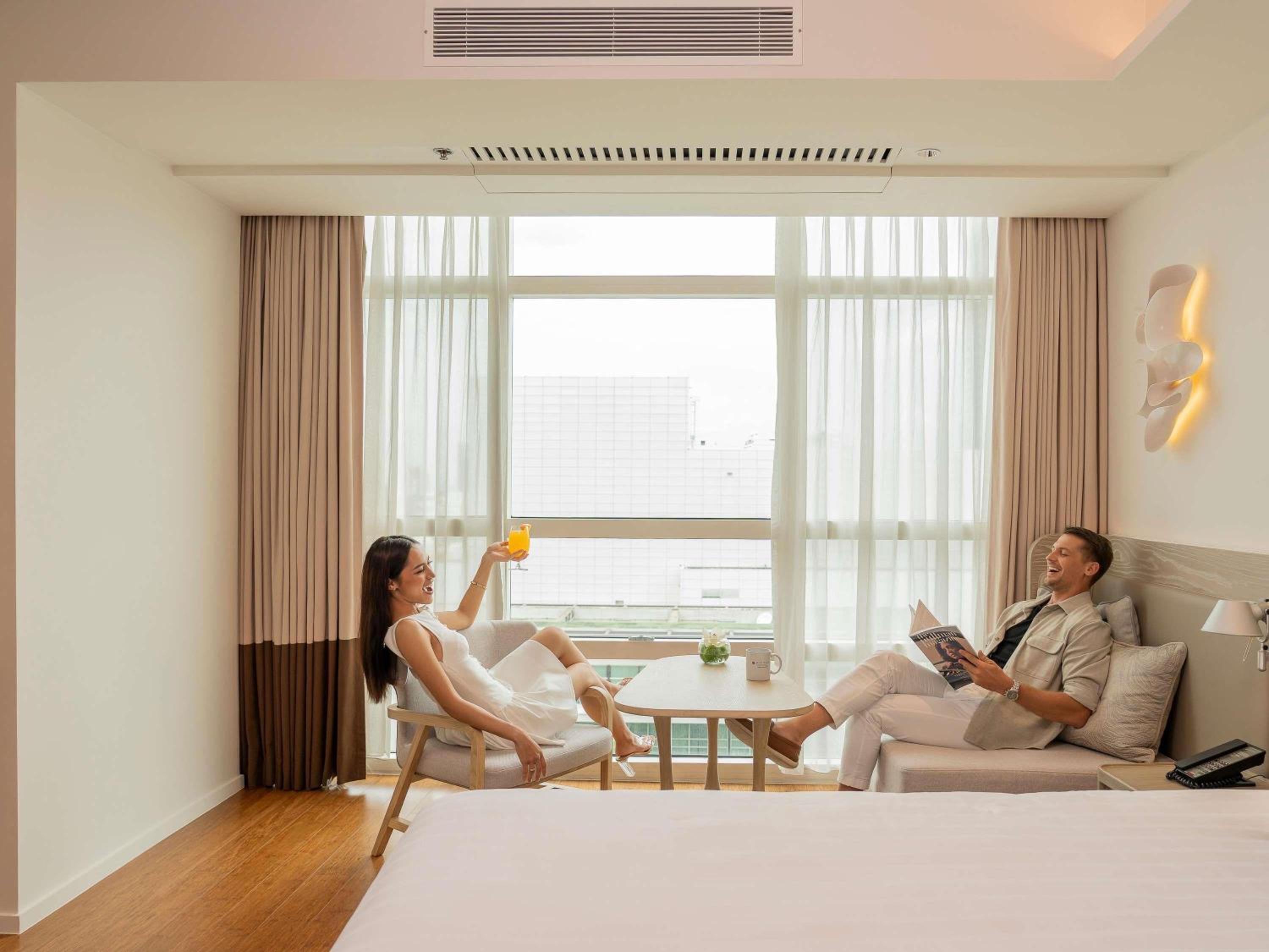 Premier Deluxe Twin Room with City View