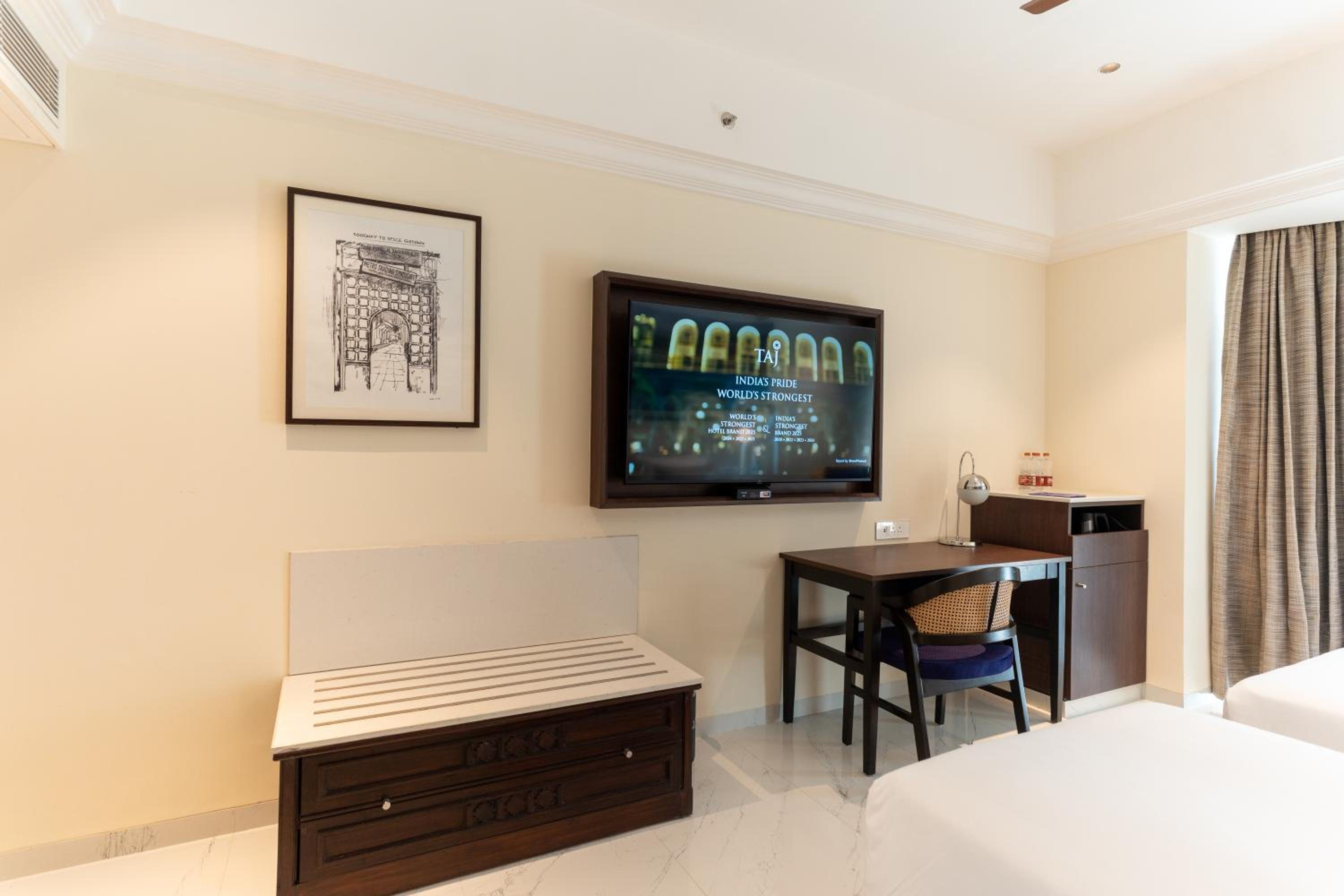 Deluxe King Room photo 3