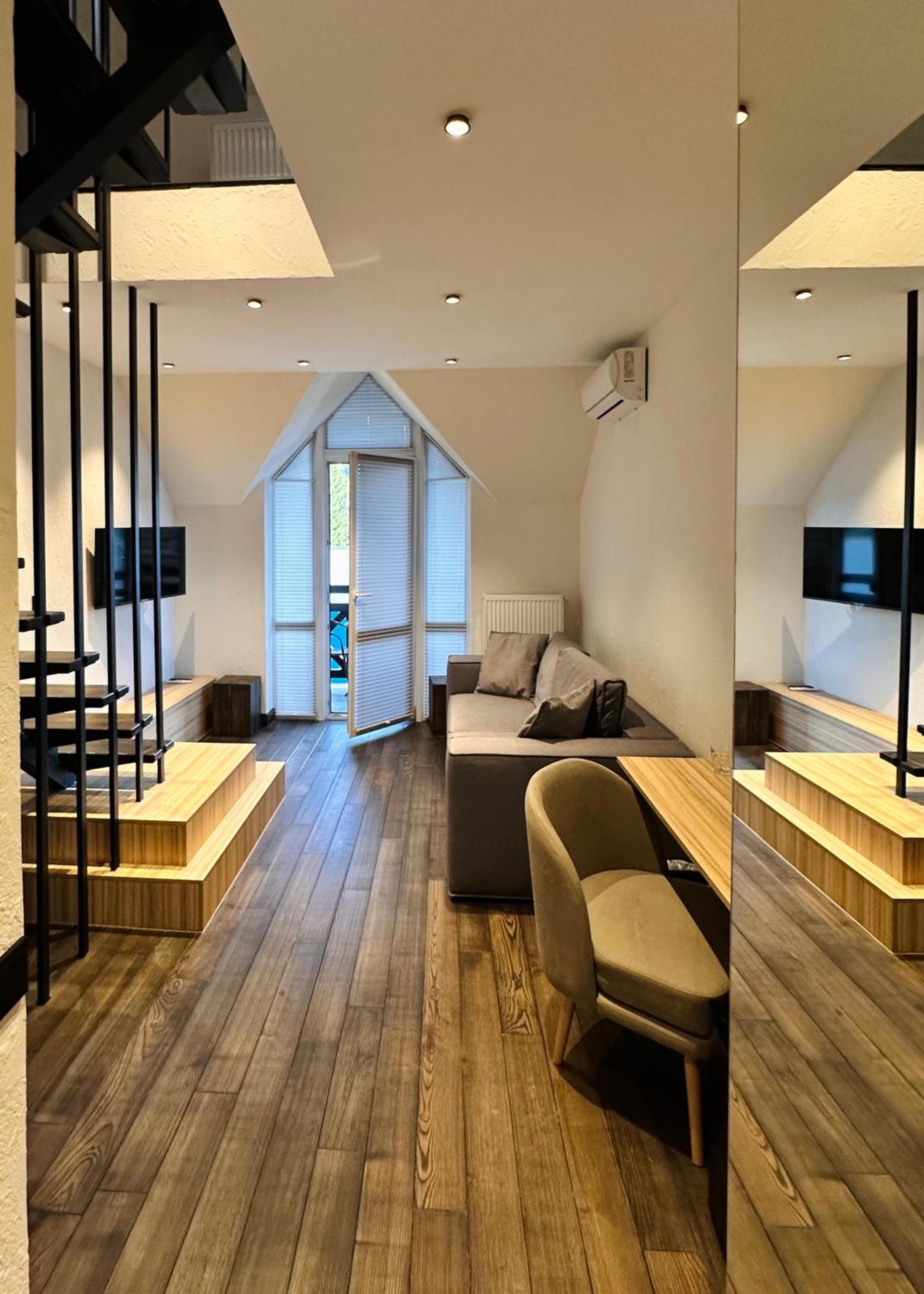 Suite with Balcony photo 1