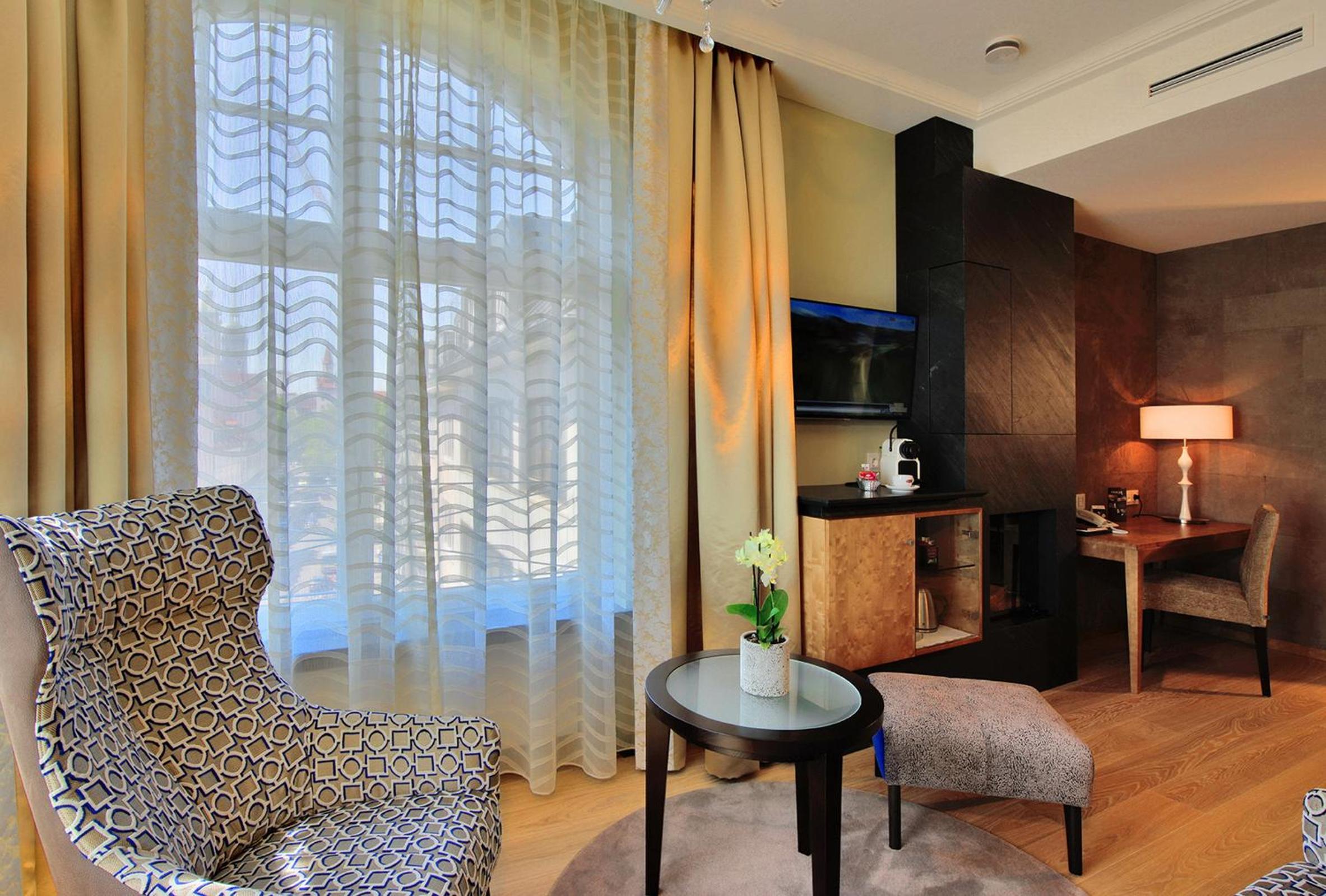 Suite - Photo 8