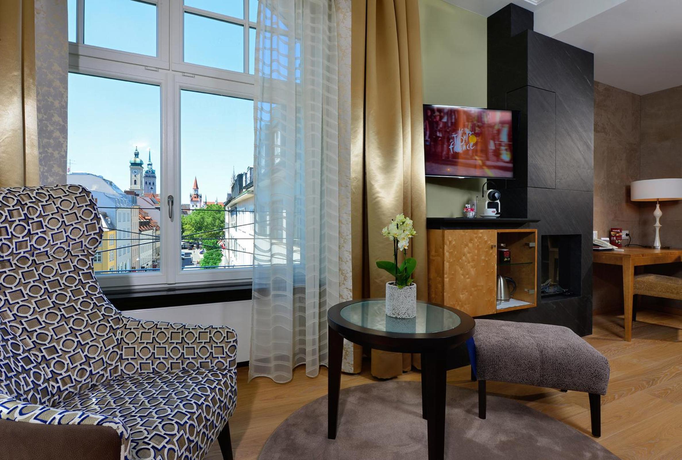 Suite - Photo 7