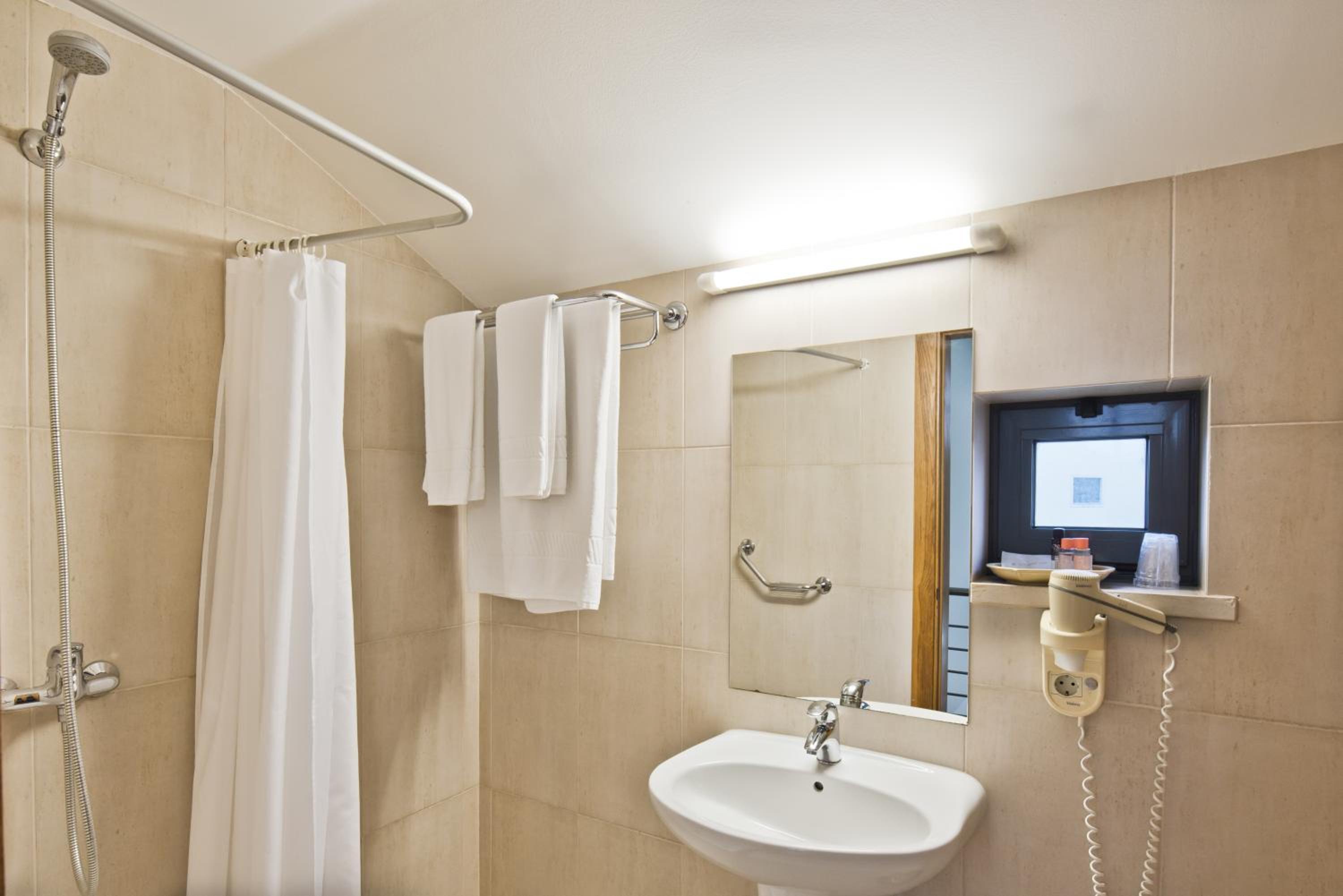Standard Double Room - Photo 6