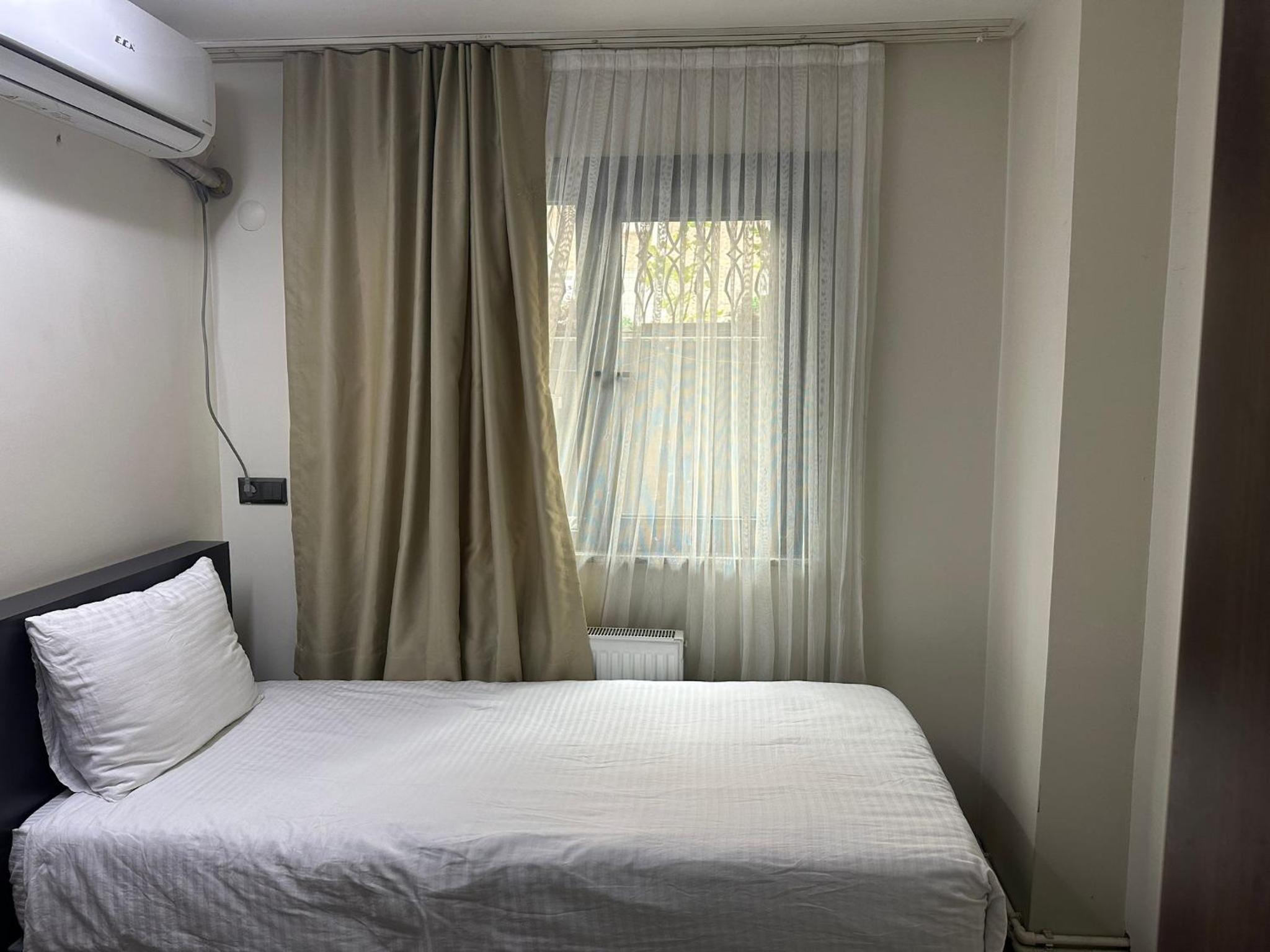 Small Single Room photo 3