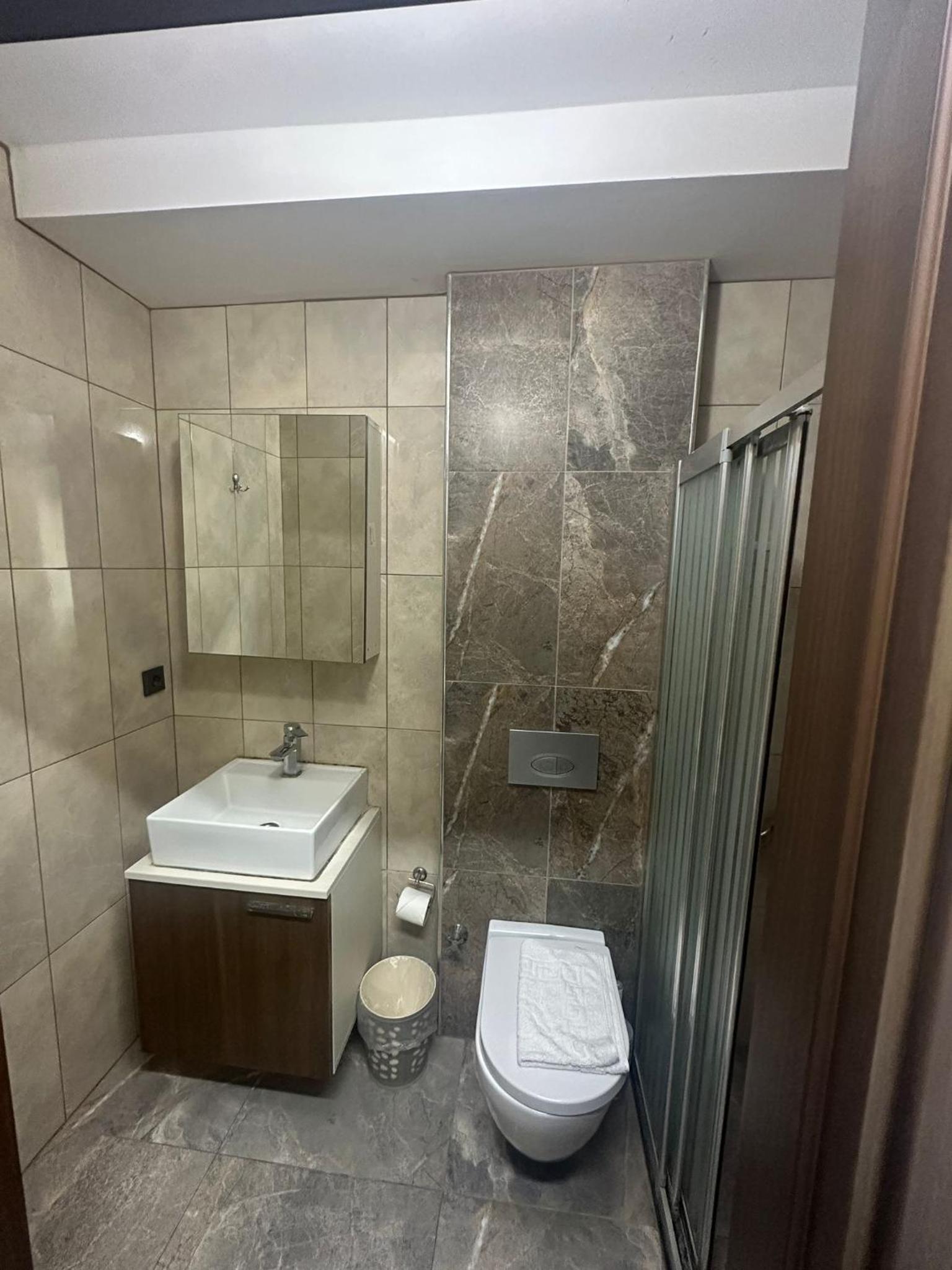 Small Single Room photo 2