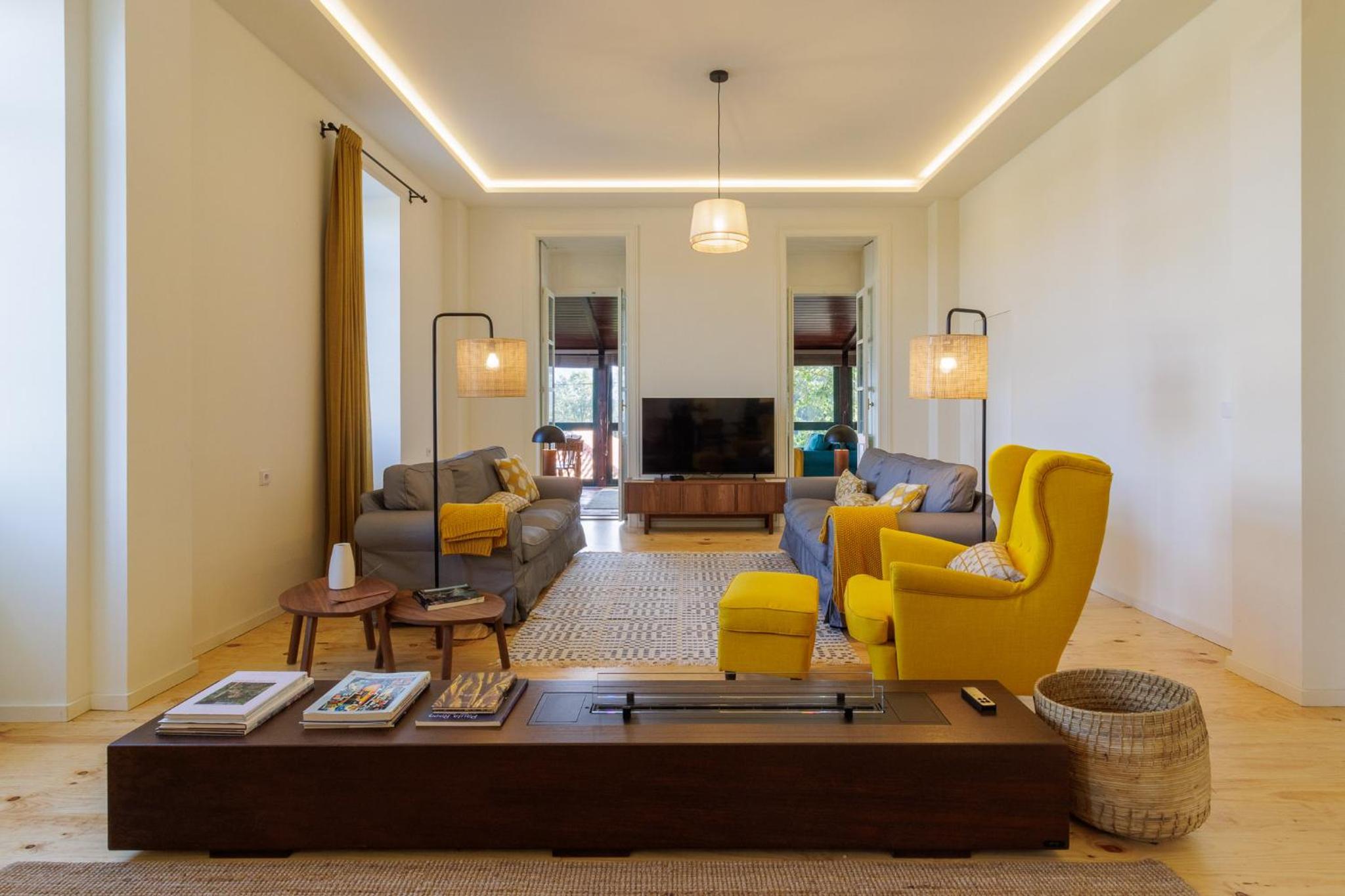 Six-Bedroom House photo 1