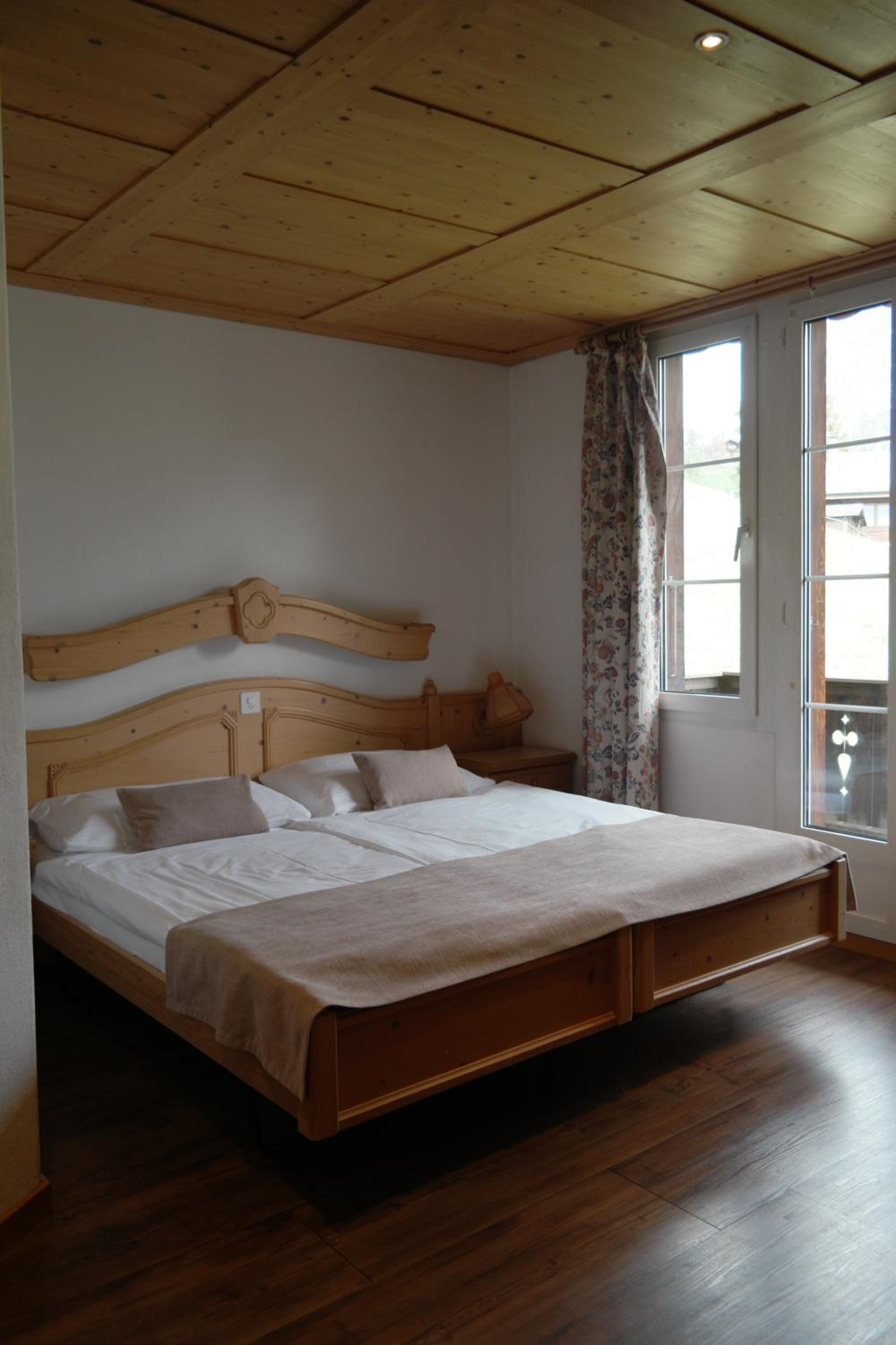 Standard Twin Room with Mountain View