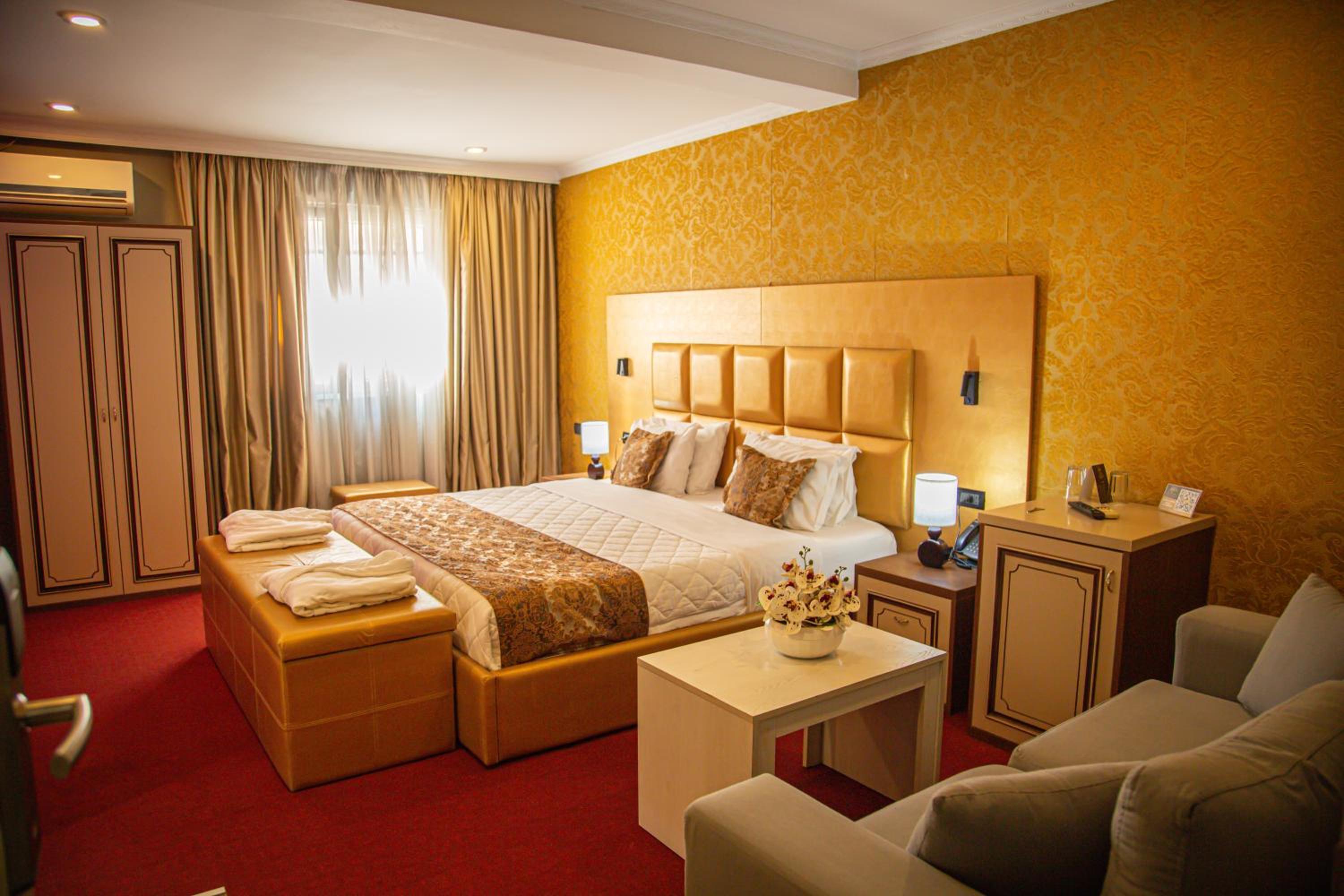 Suite with Hot Tub