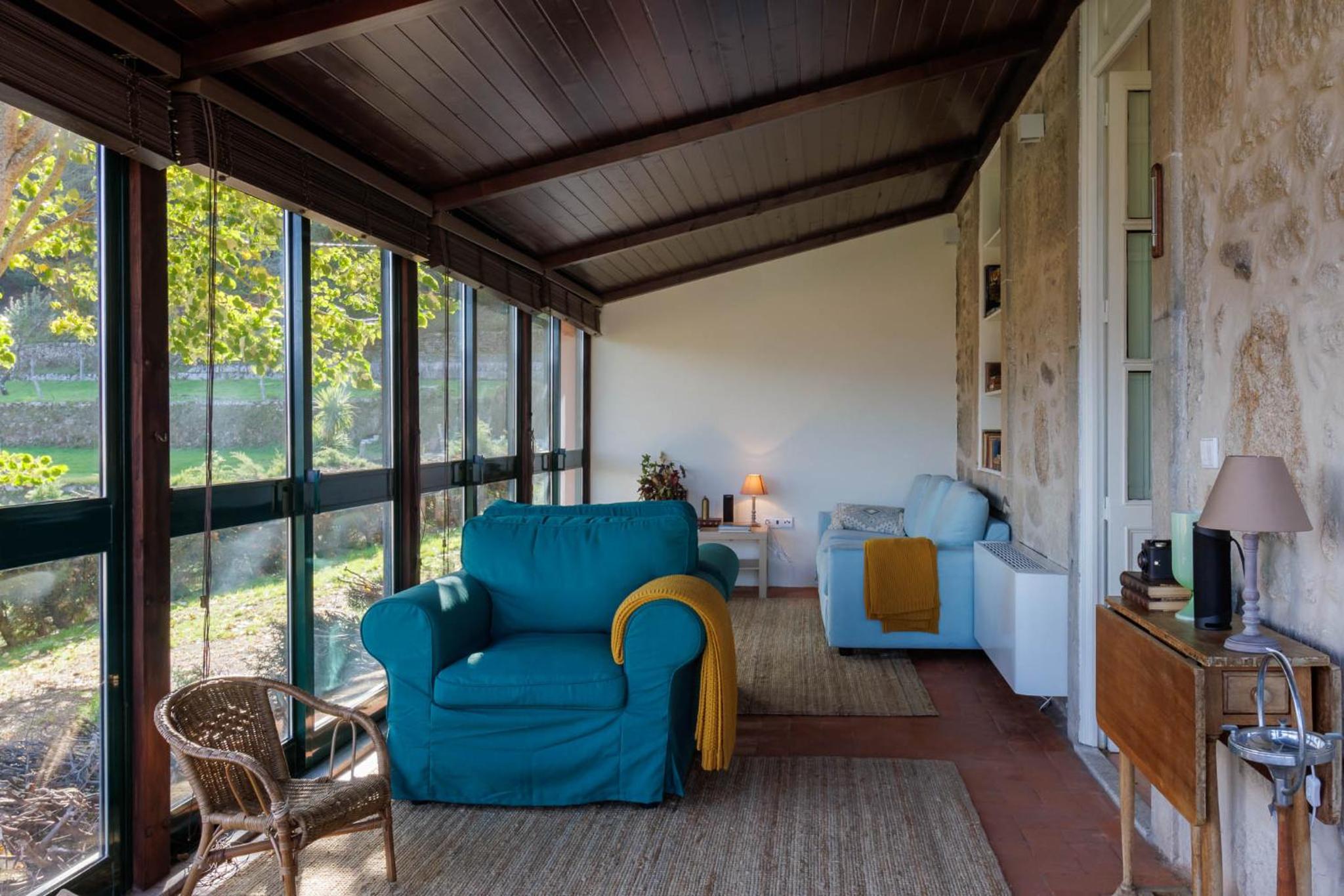 Six-Bedroom House photo 2