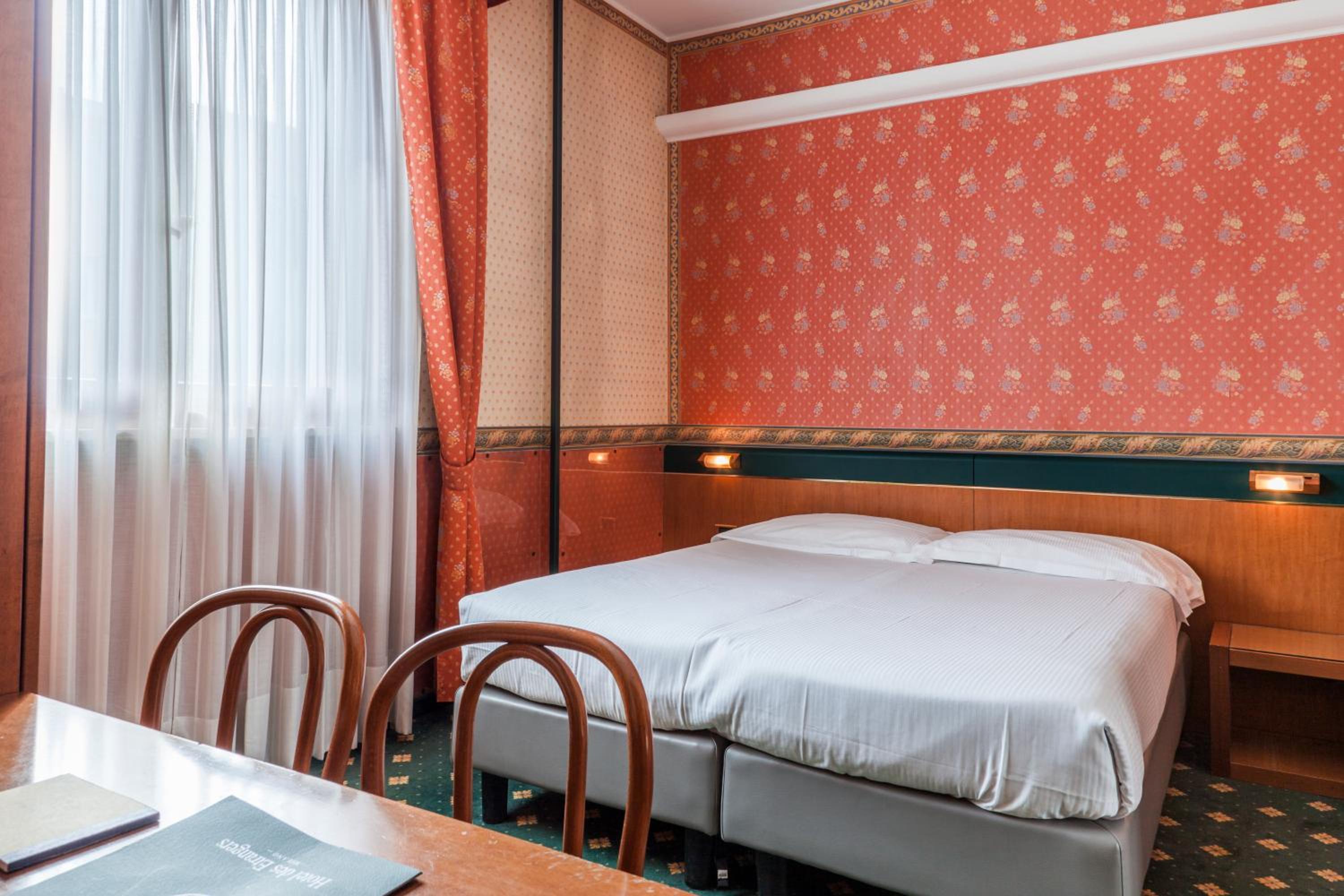 Double Room thumbnail 5