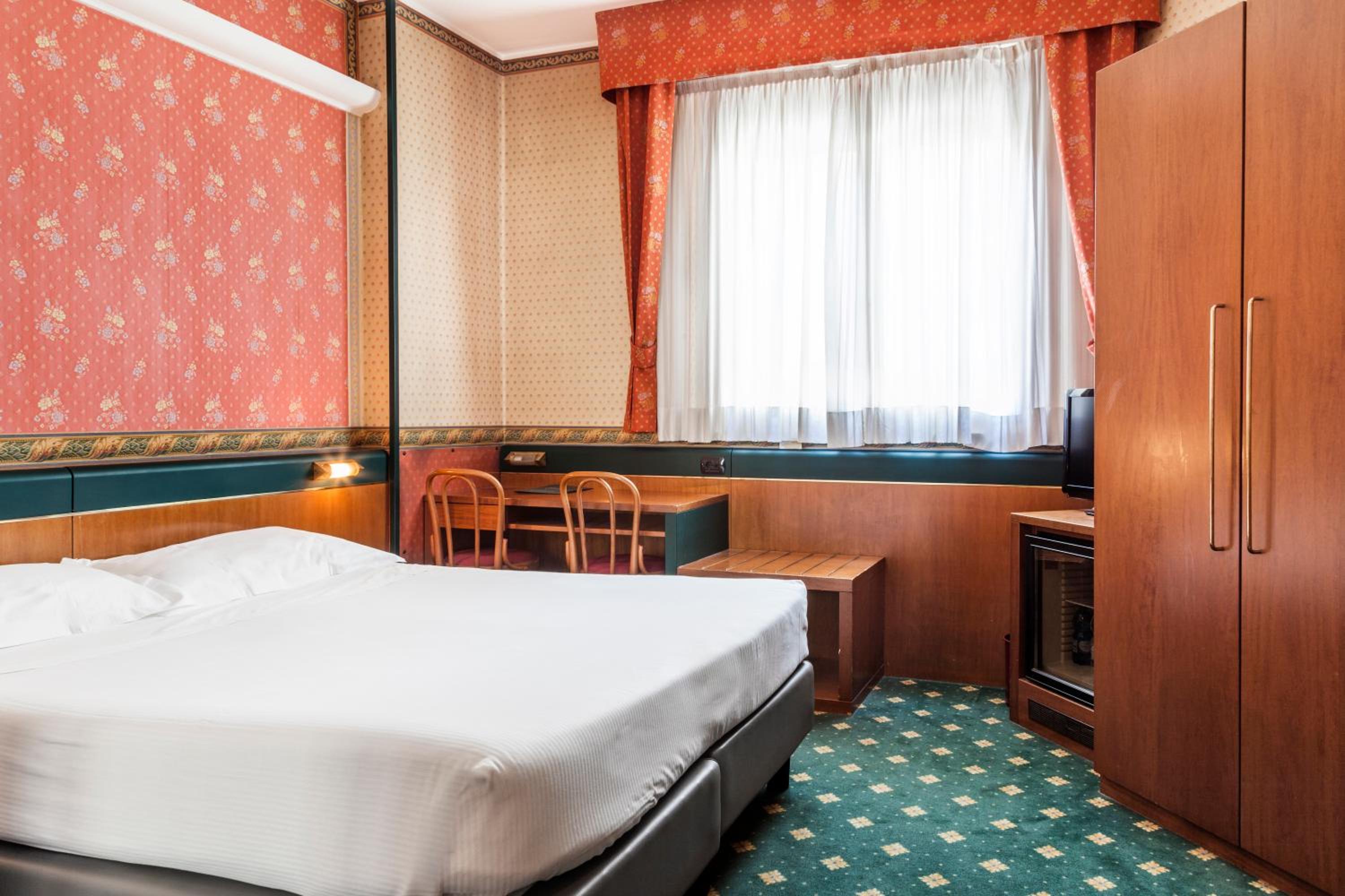Double Room thumbnail 6