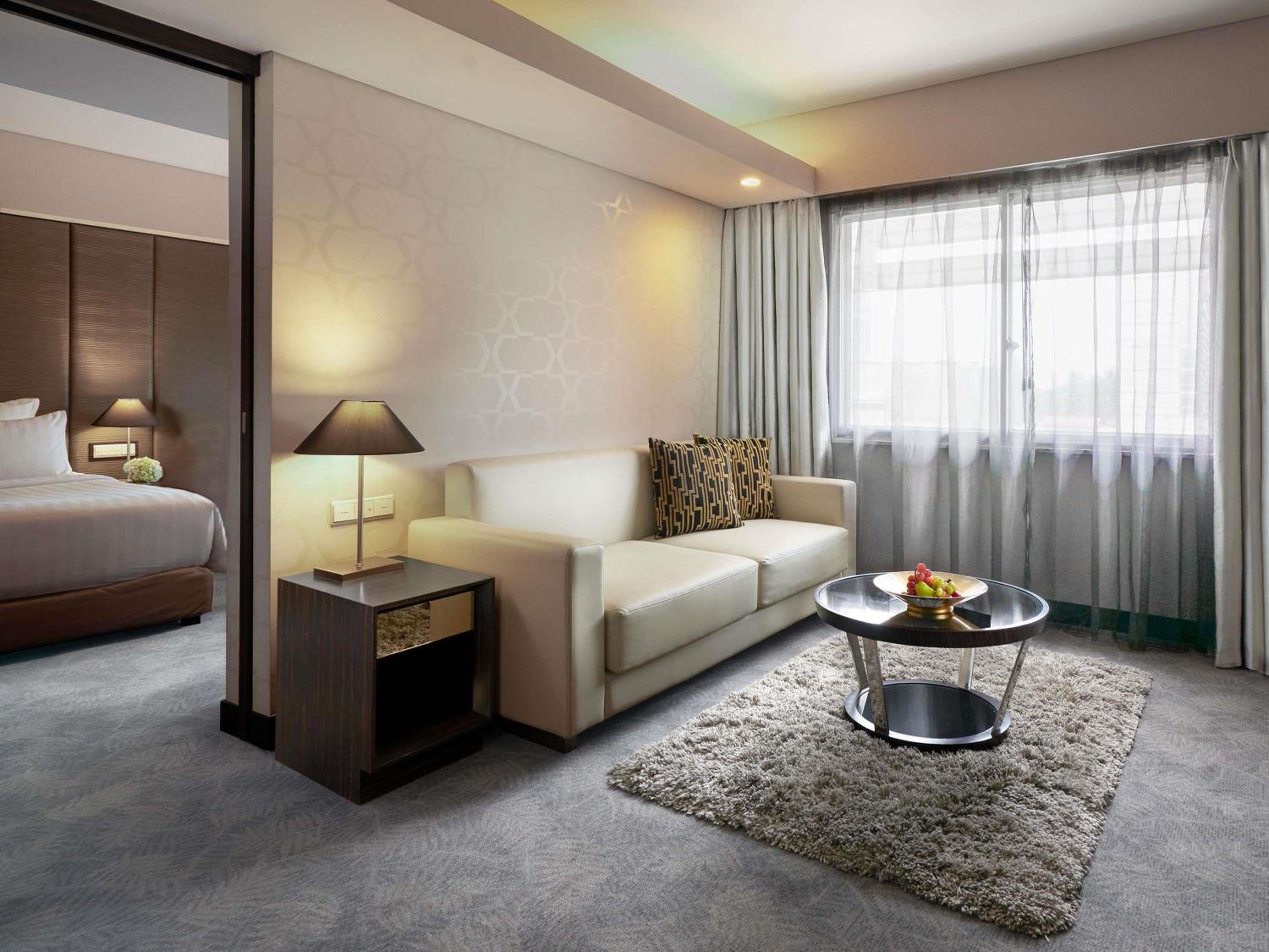 King Junior Suite with Lounge Access