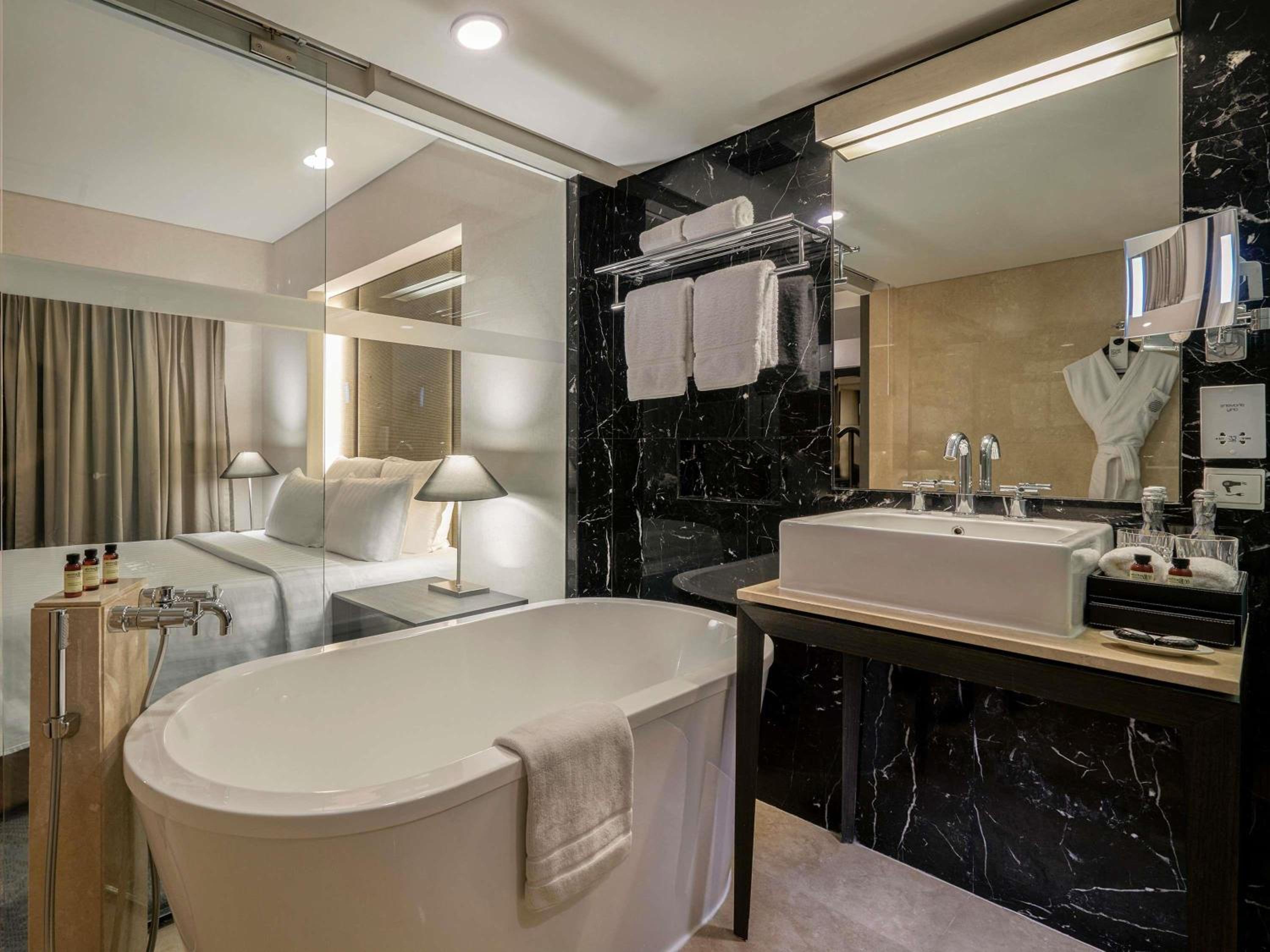 King Junior Suite with Lounge Access