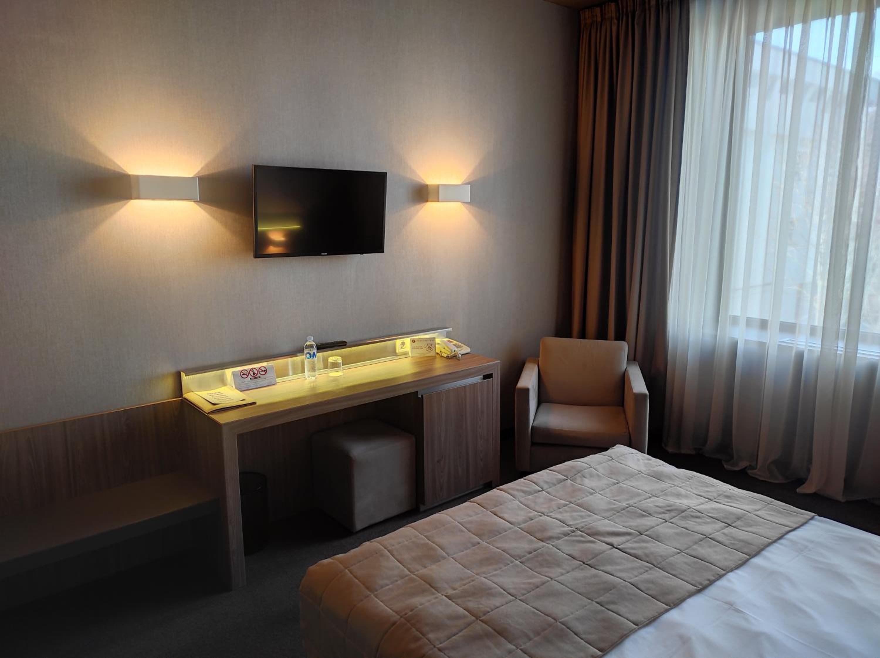 Standard Queen Room photo 3