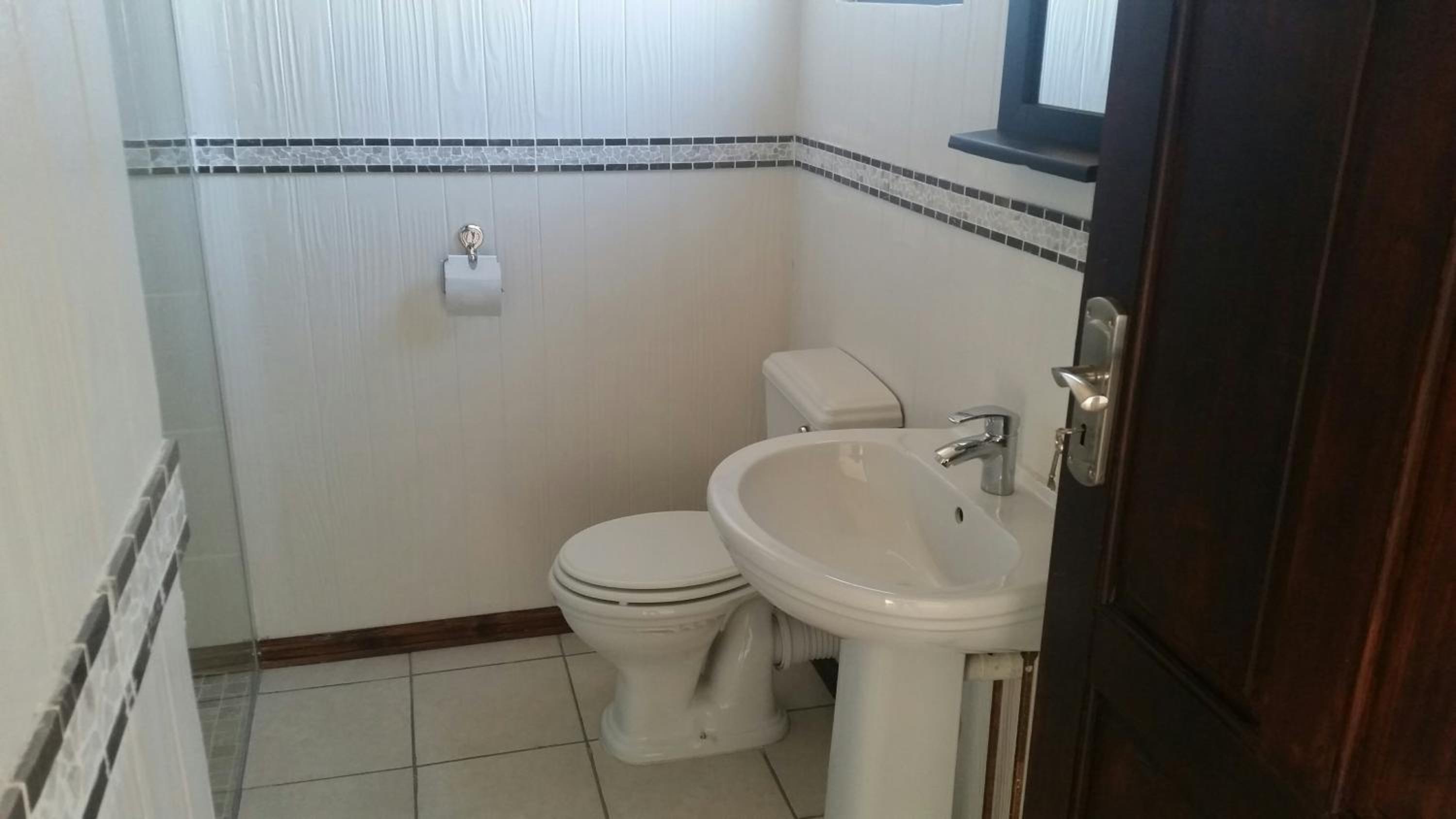 One-Bedroom House - Photo 16