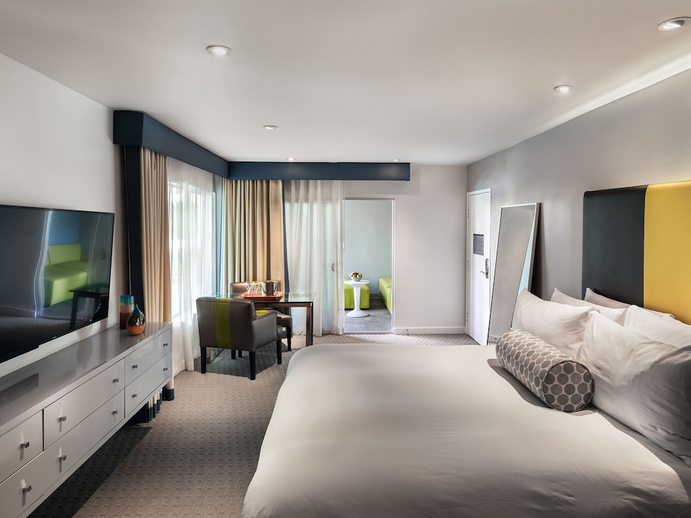 Studio King Suite