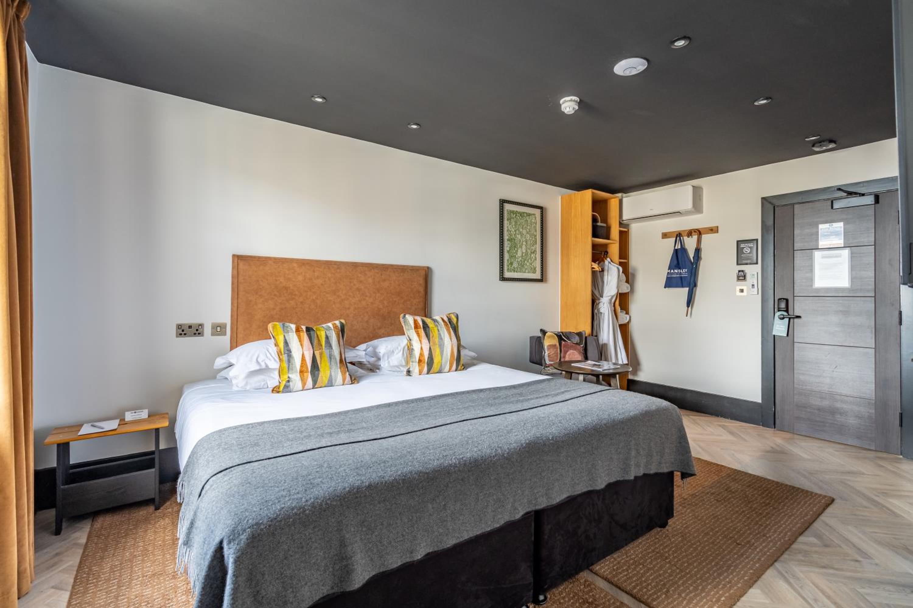 Superior Double or Twin Room - Photo 7
