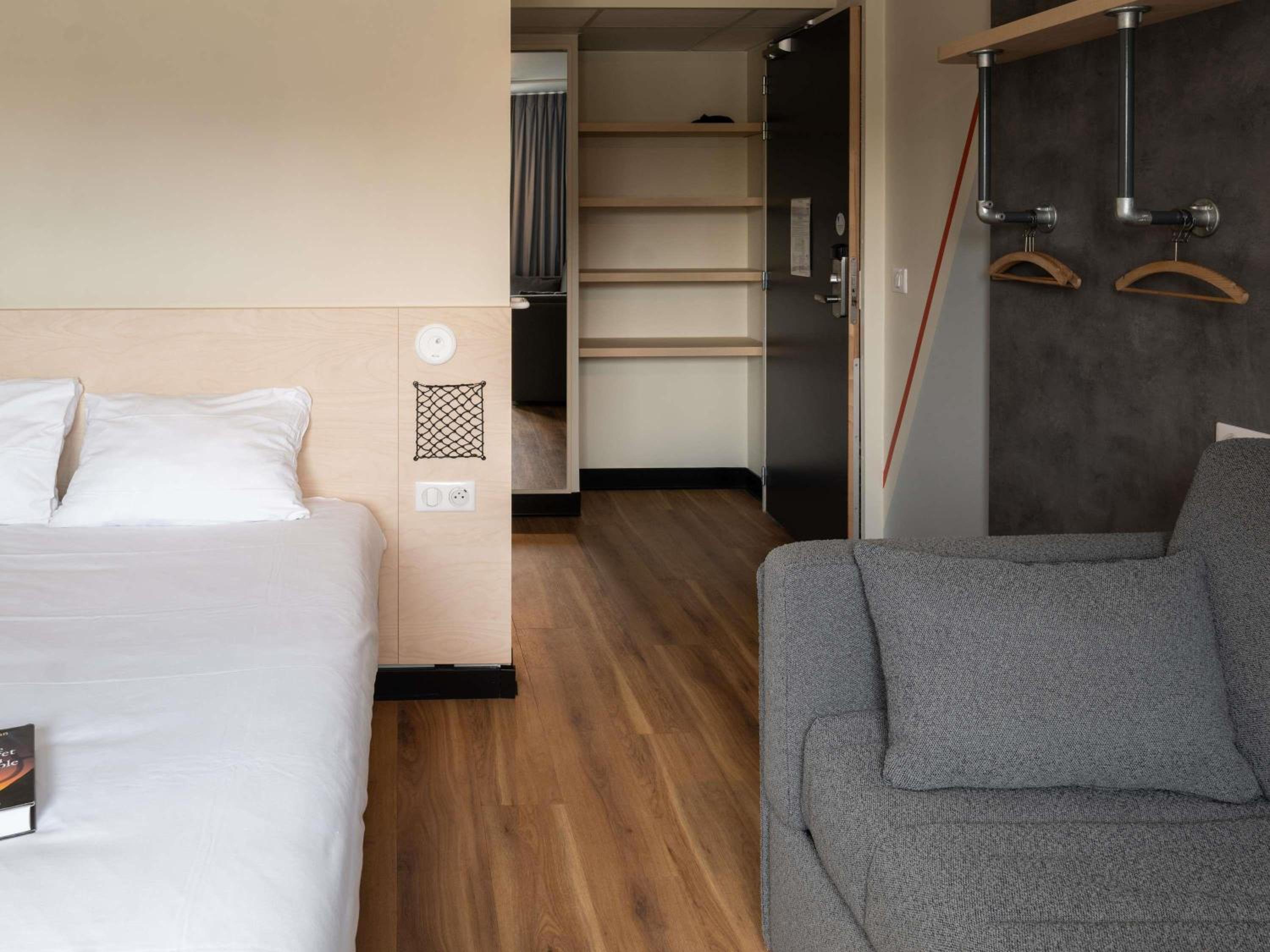 Standard Double Room with Sofa Bed - Disability Access photo 3