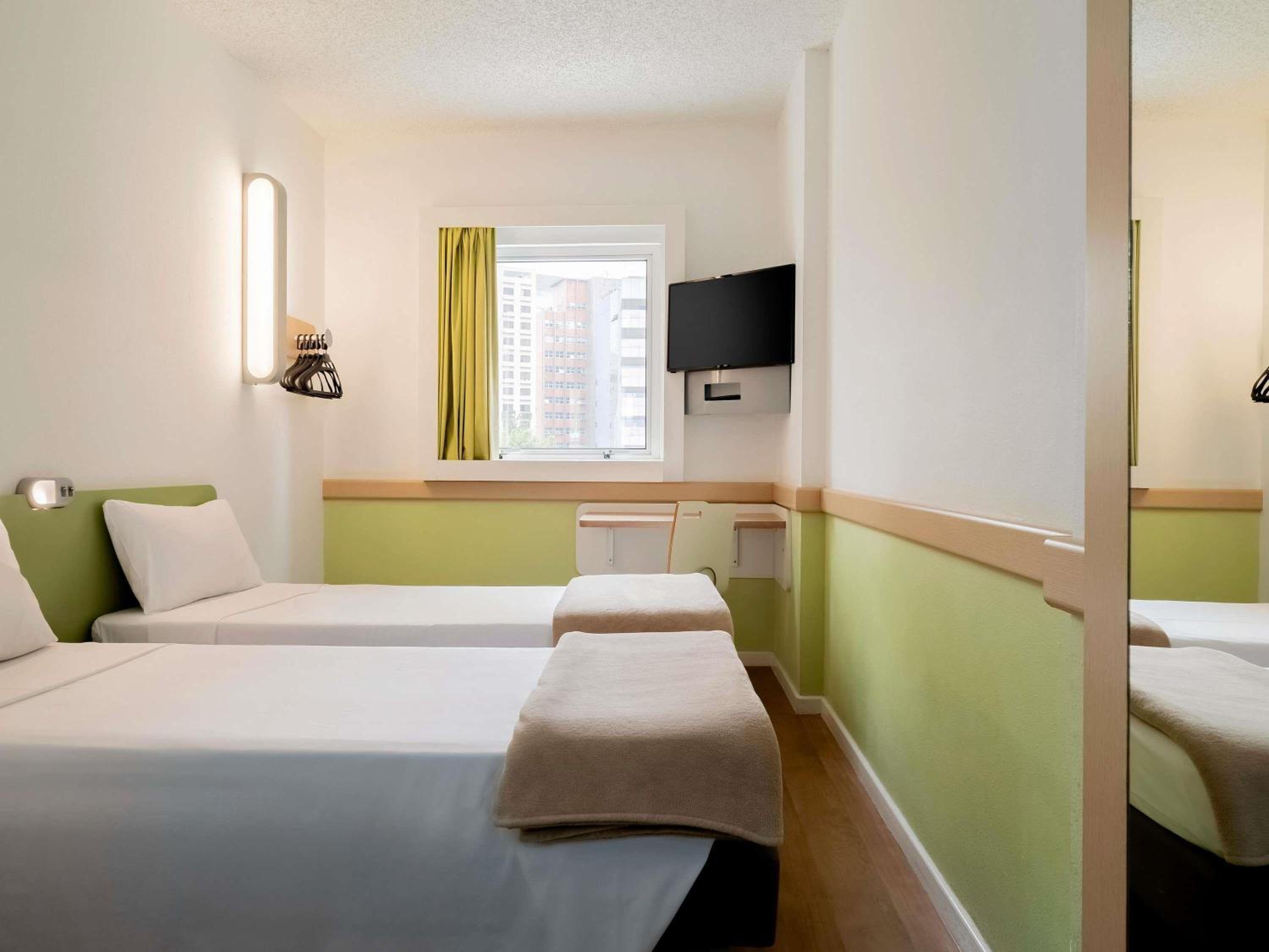 Standard Room with 2 Twin Beds photo 2