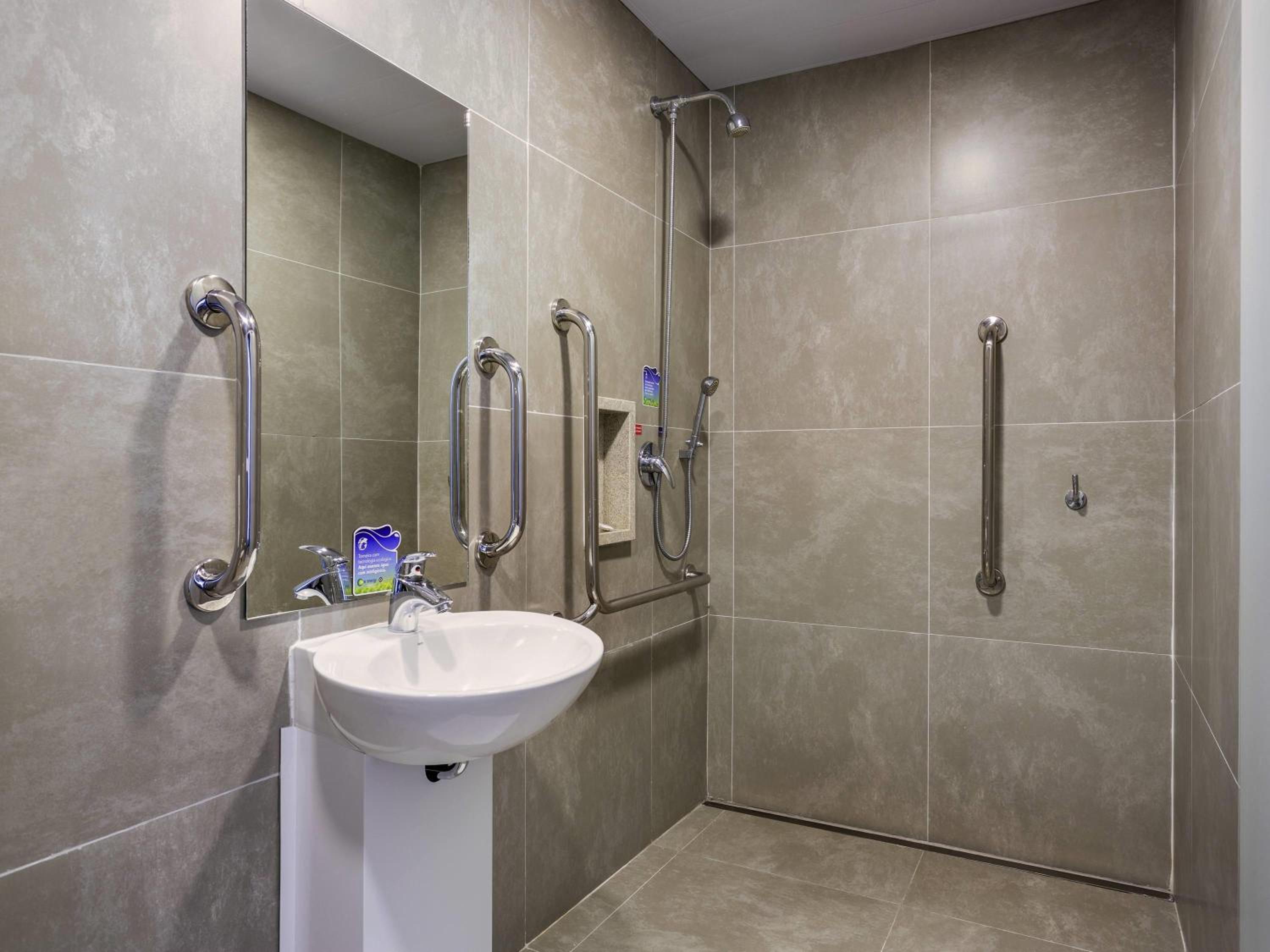 Standard Double Room - Disability Access photo 3