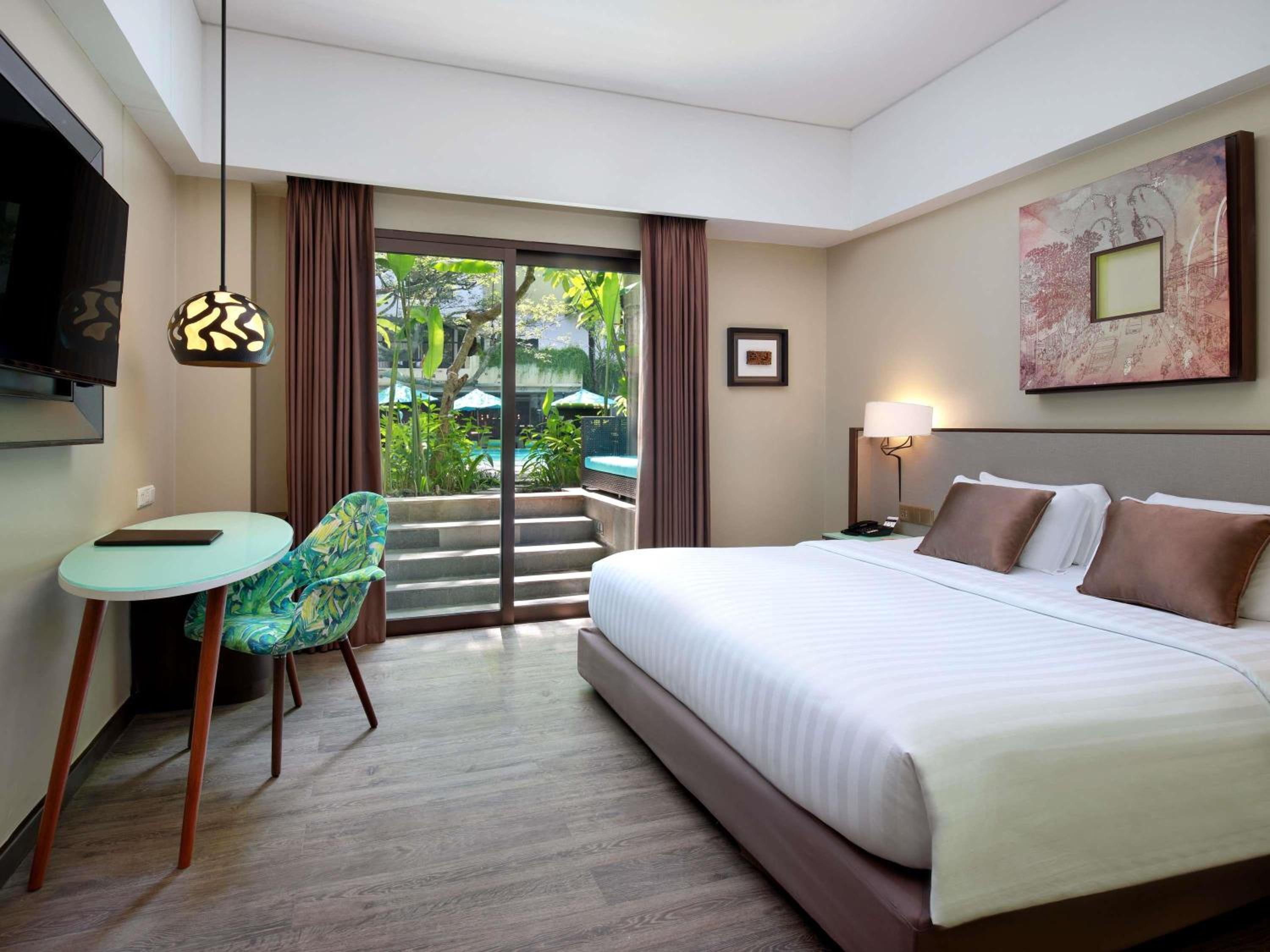 Deluxe King Room with Terrace and Pool Access