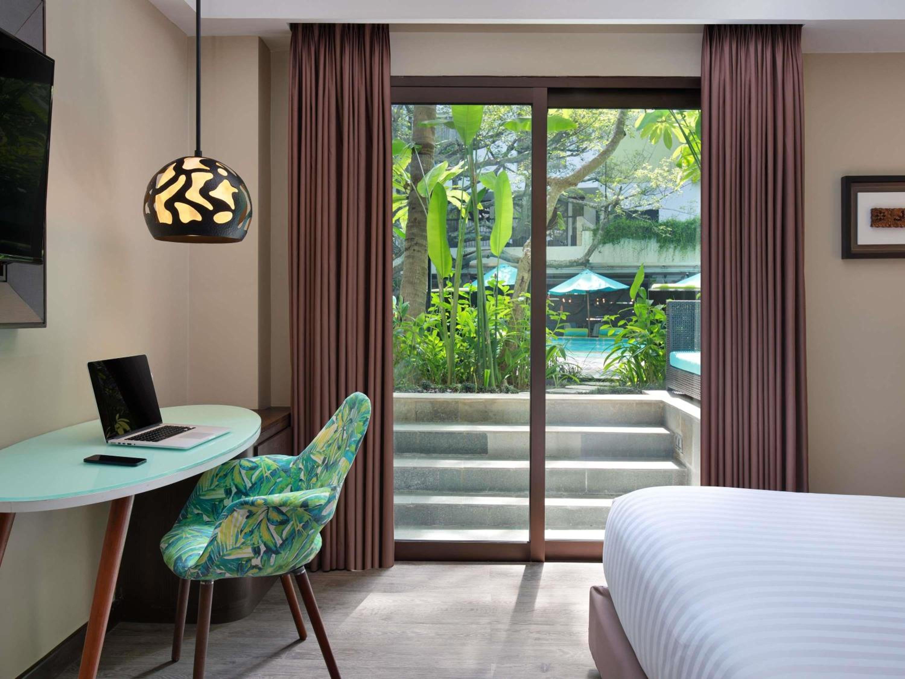 Deluxe King Room with Terrace and Pool Access photo 3