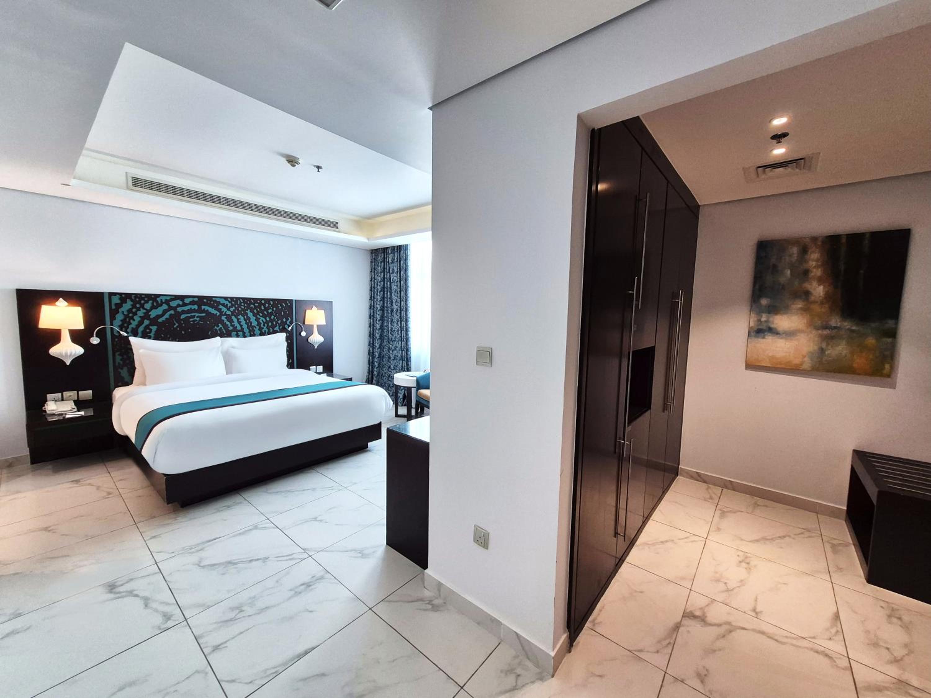 One-Bedroom Premium Suite photo 3