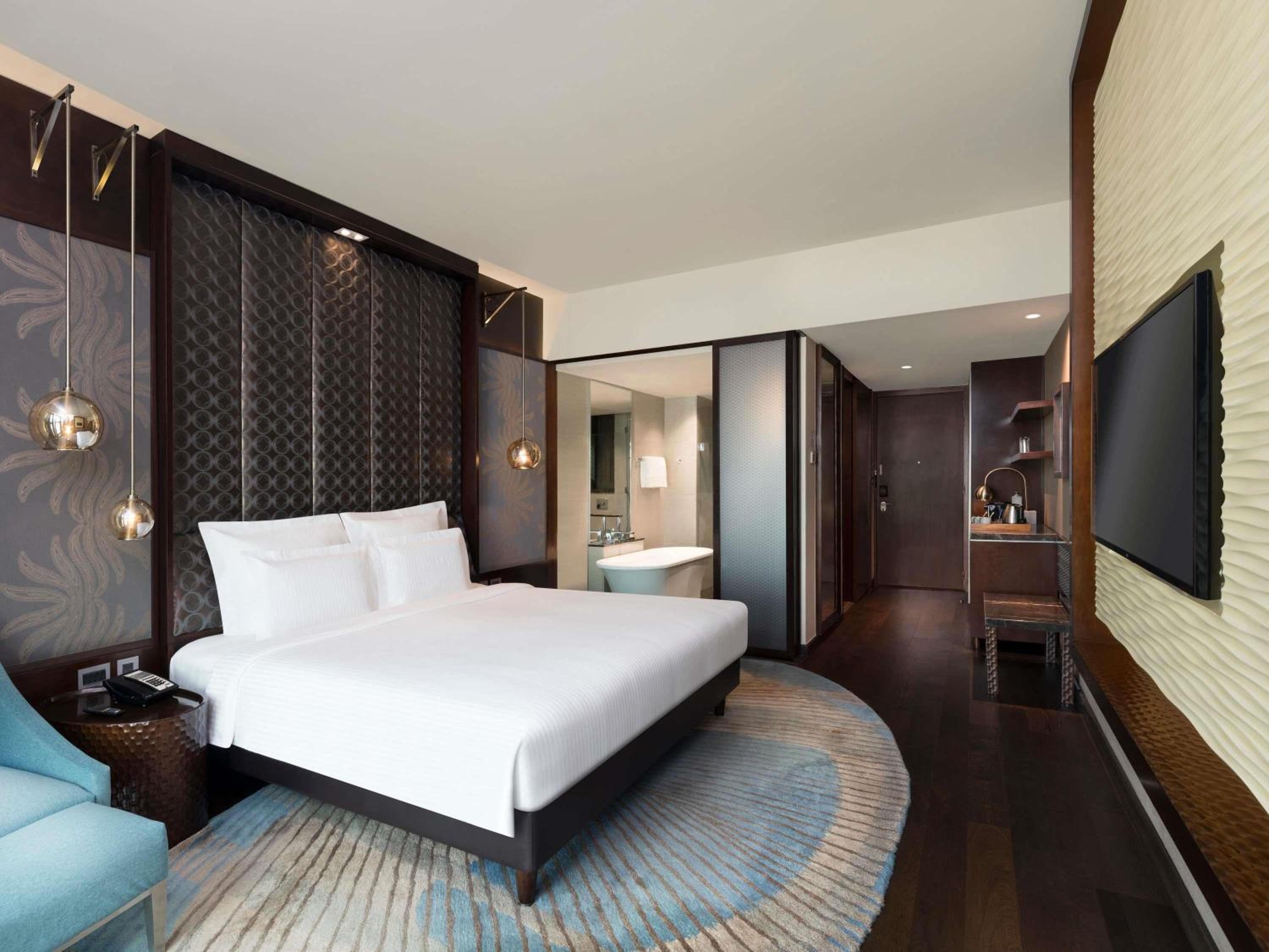 Executive King Room with Airport View and 20% discount on food, beverages, spa and laundry | Complimentary one way airport transfer | Lounge access and cocktail hours