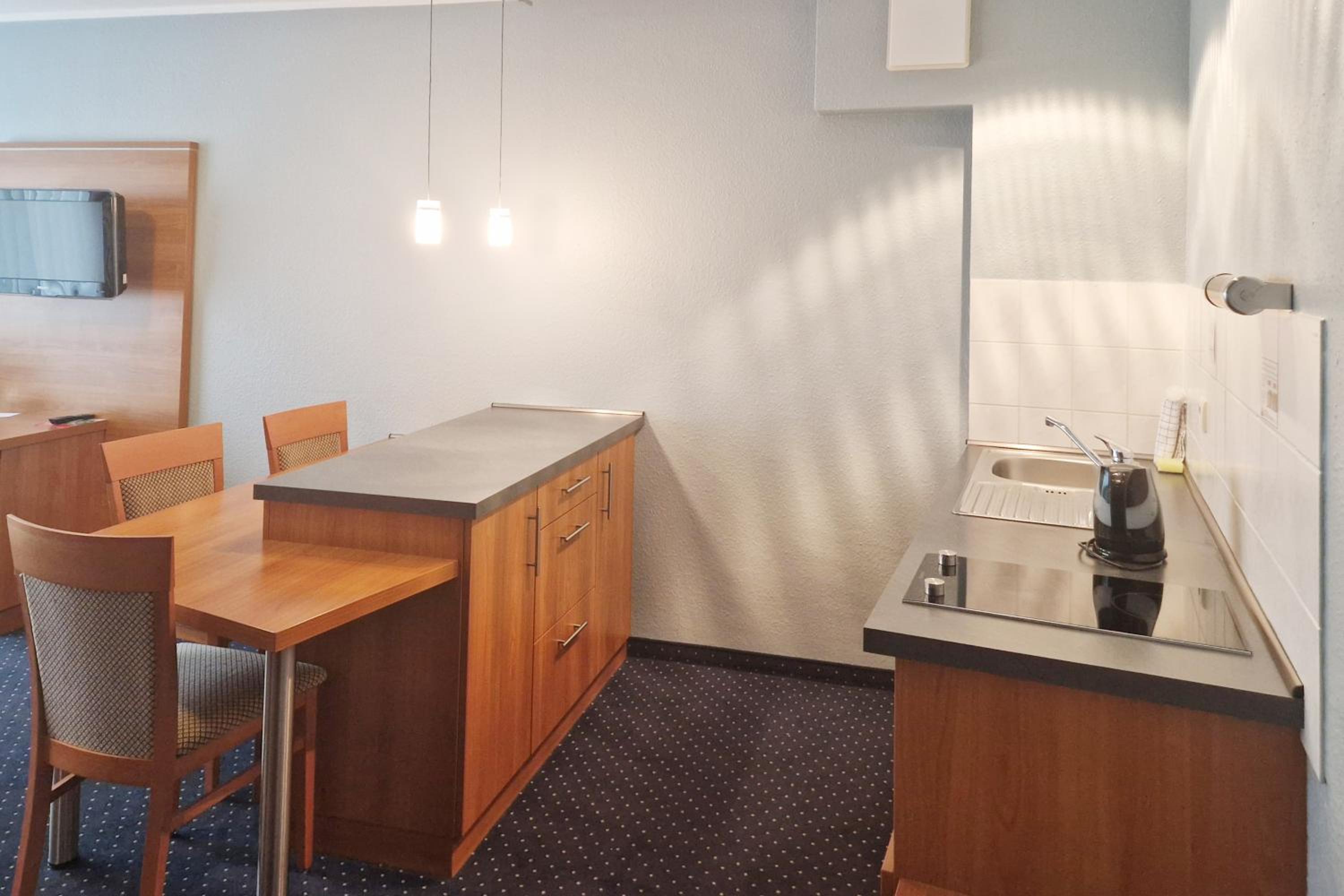 One-Bedroom Twin Suite with Two Twin Beds and Kitchen