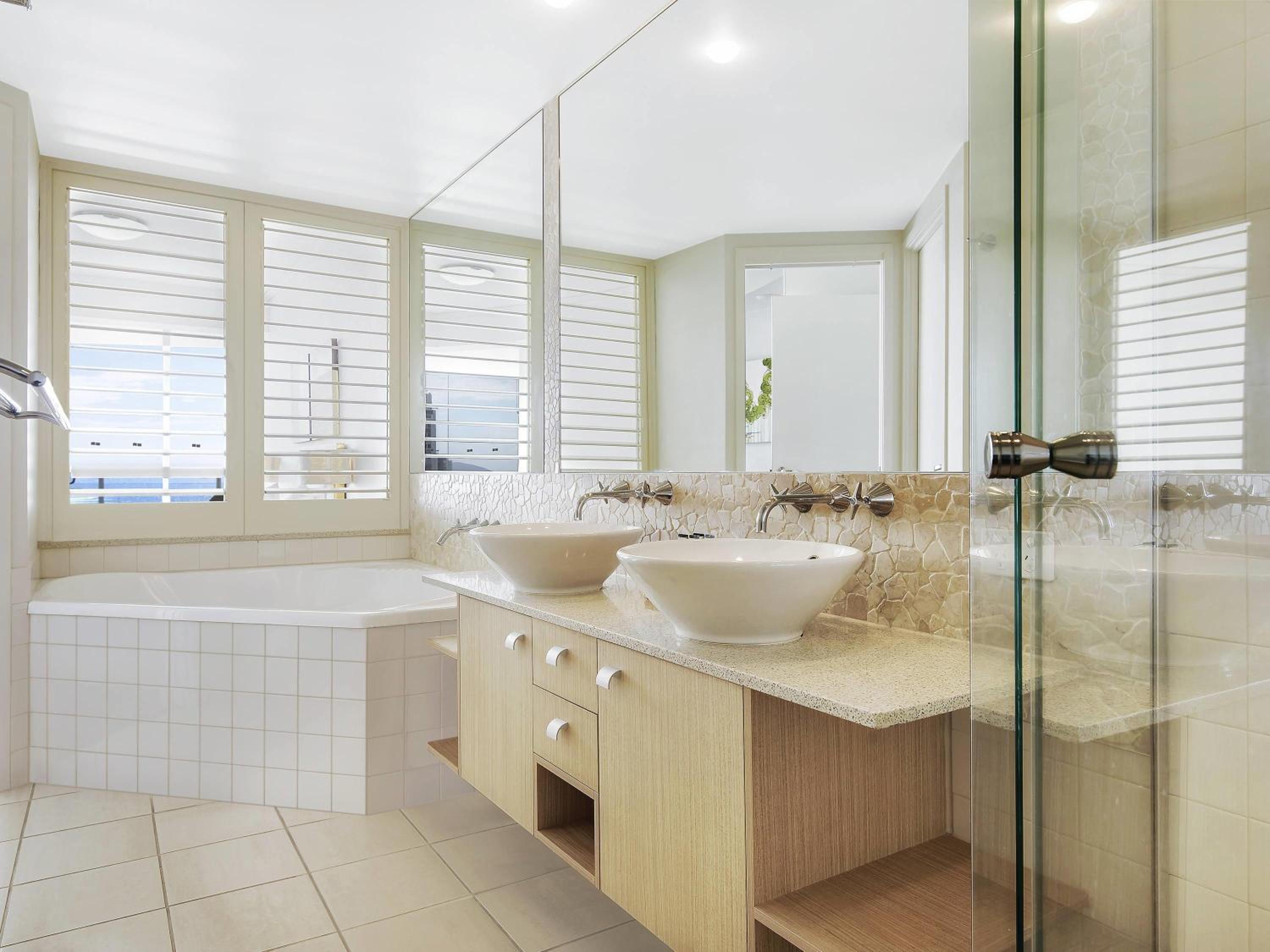 2 Bedroom Ocean View Apartment - Photo 4