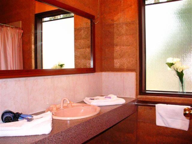 Two-Bedroom House - Beedelup photo 3