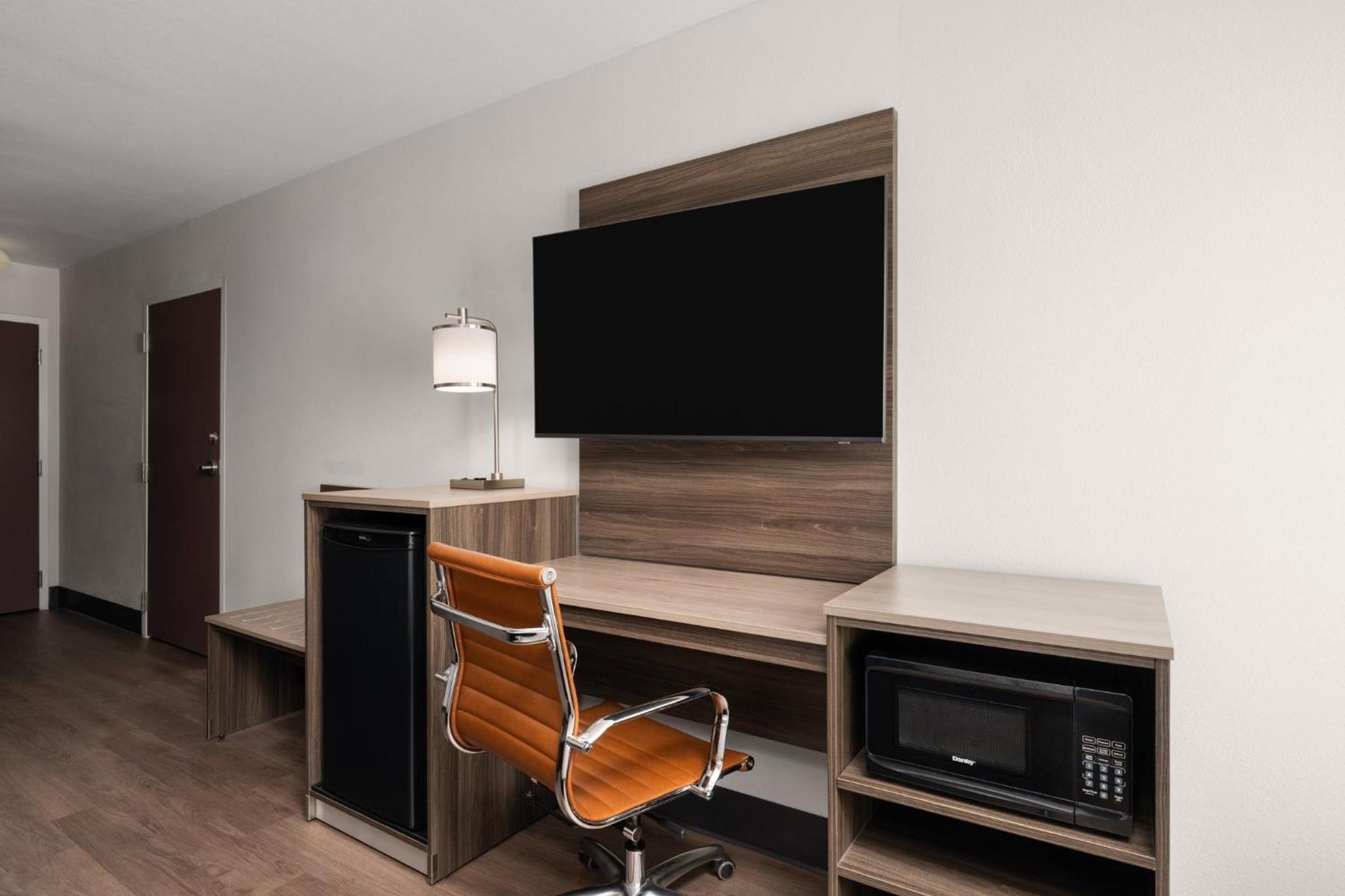Standard King Room - Photo 6