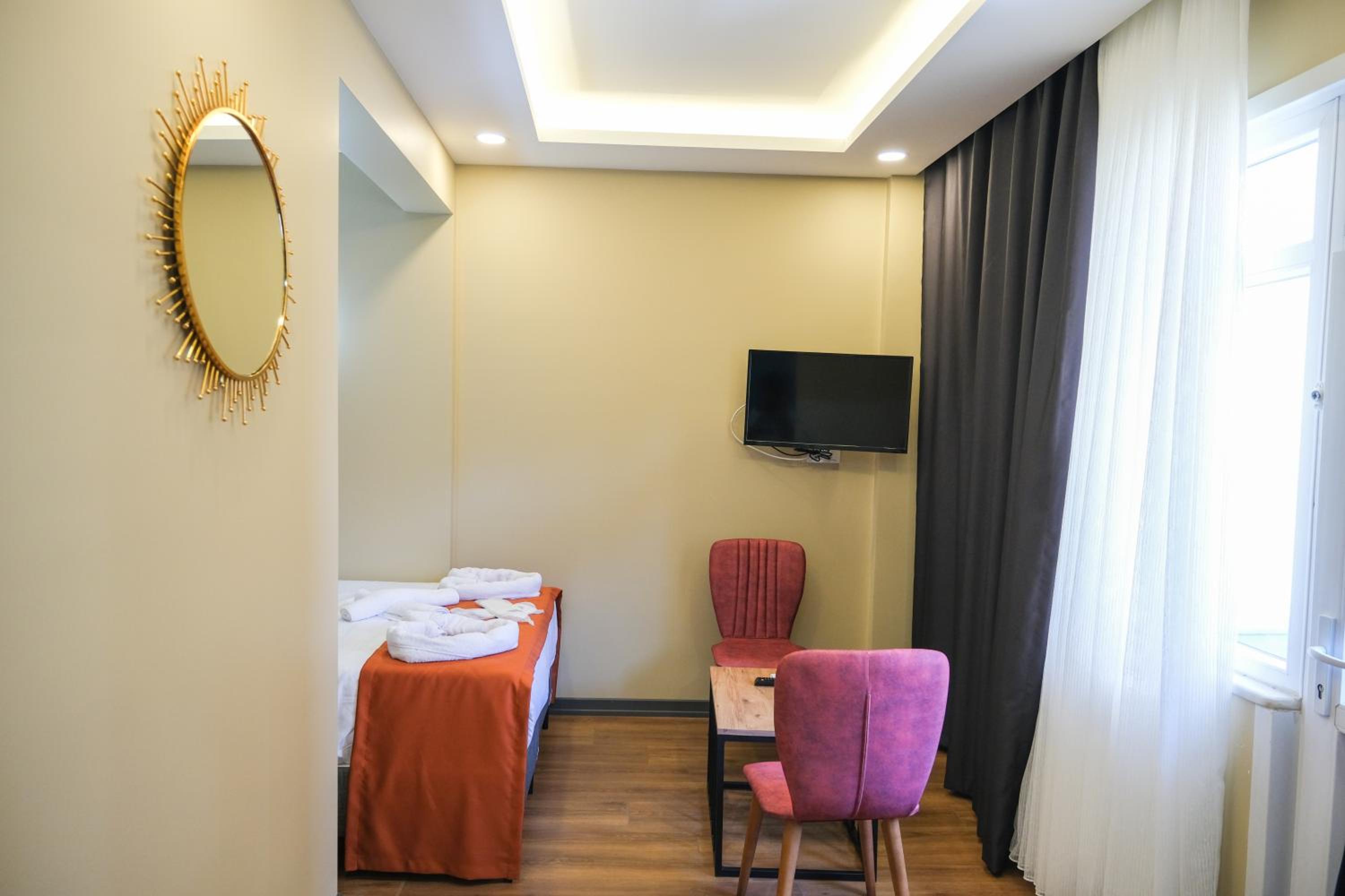 Deluxe Double Room with Balcony photo 2