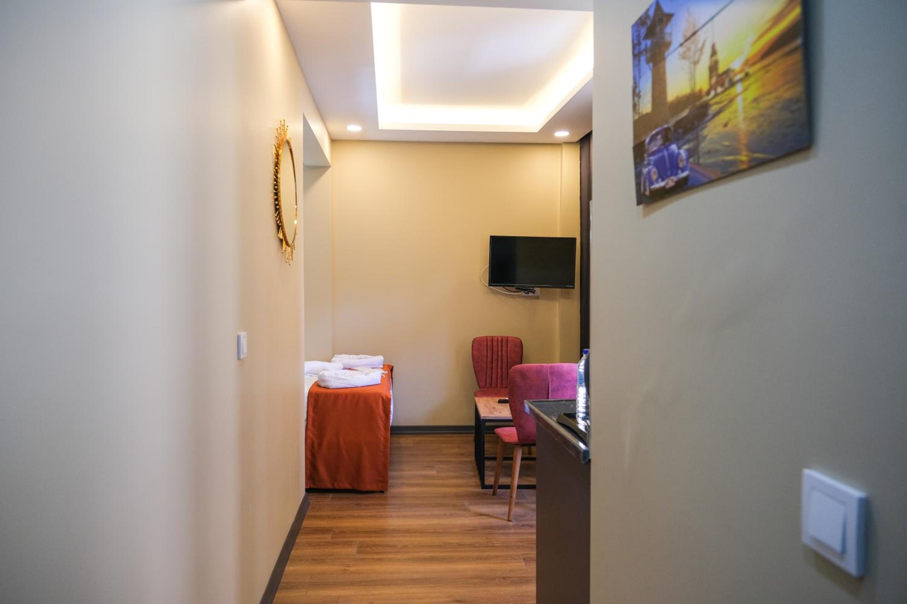 Deluxe Double Room with Balcony photo 3