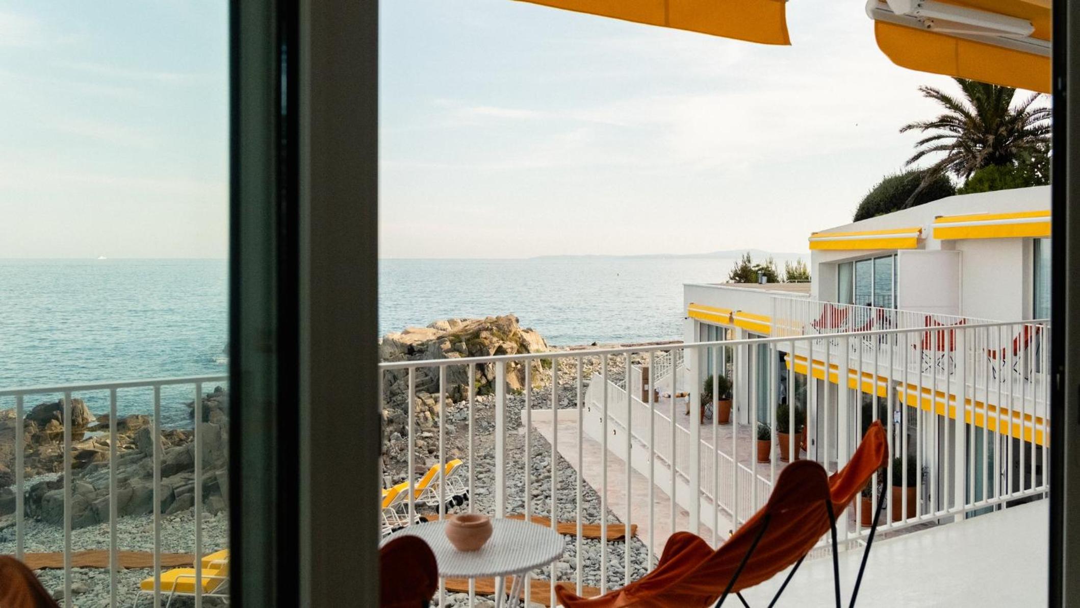Junior Suite with Sea View - Photo 1