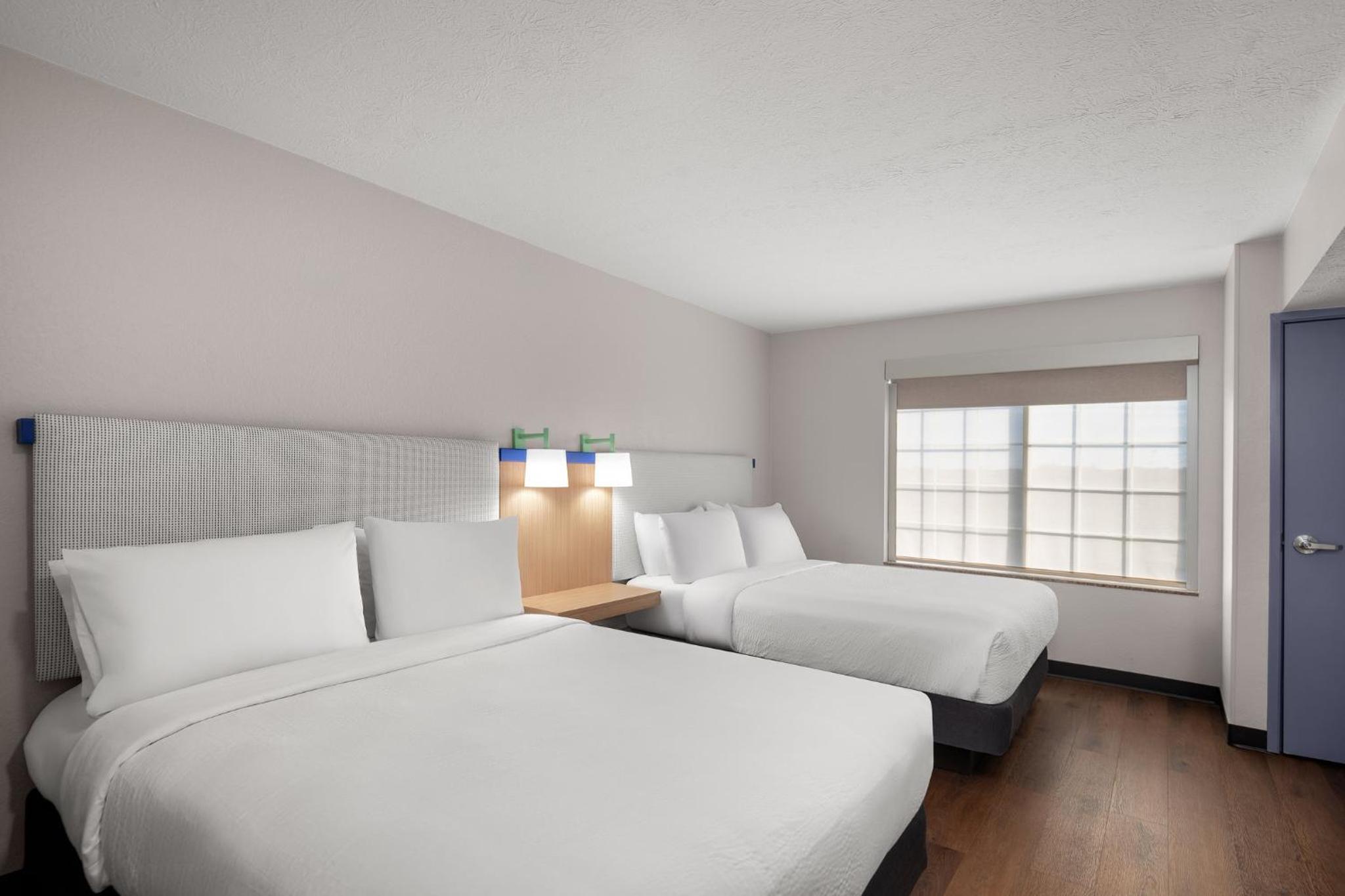 One-Bedroom Queen Suite with Two Queen Beds - Photo 3